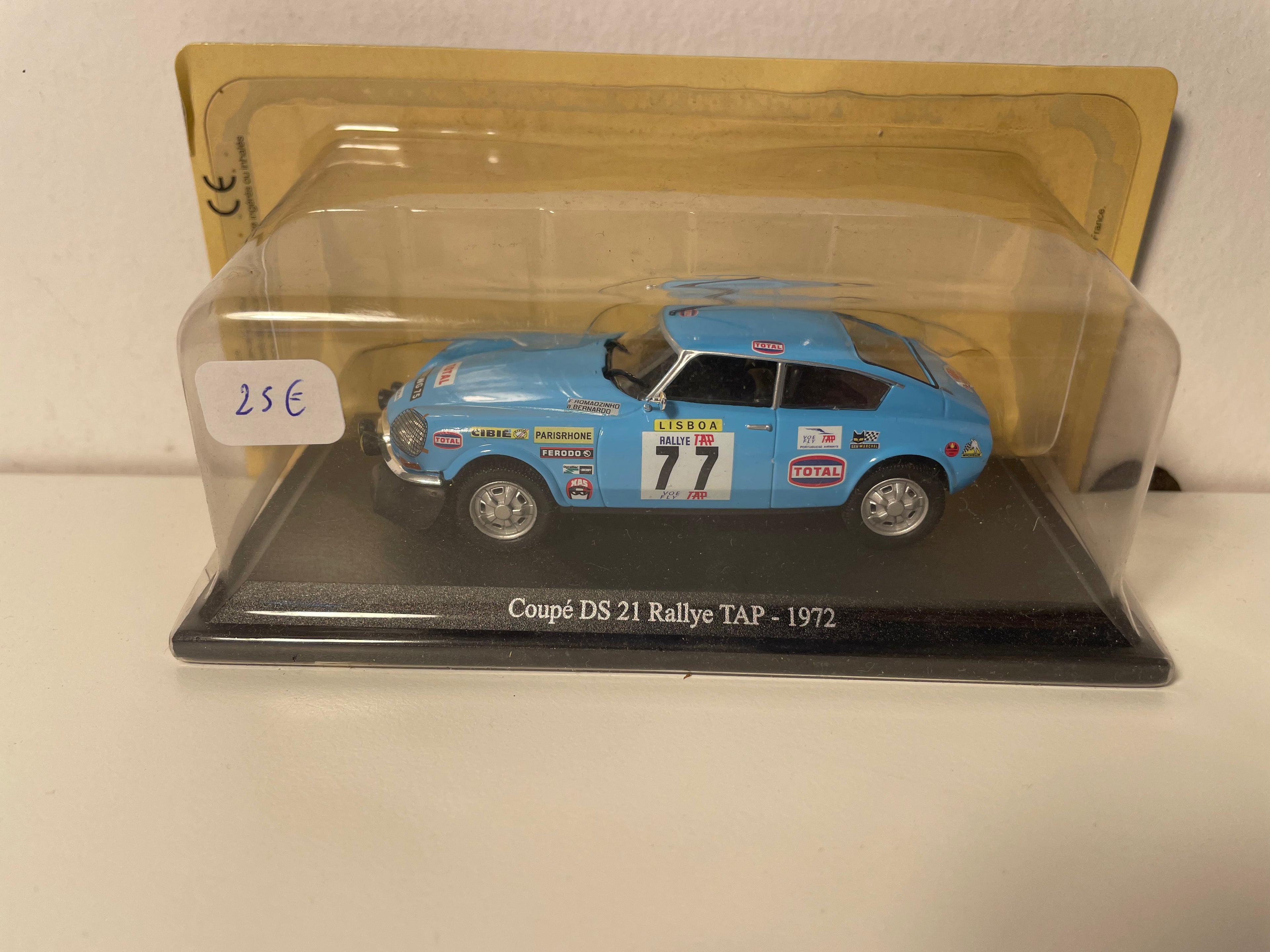 Citroën DS 21 coupé bleue claire numéro 77 - Rallye TAP (rallye du Portugal) de 1972