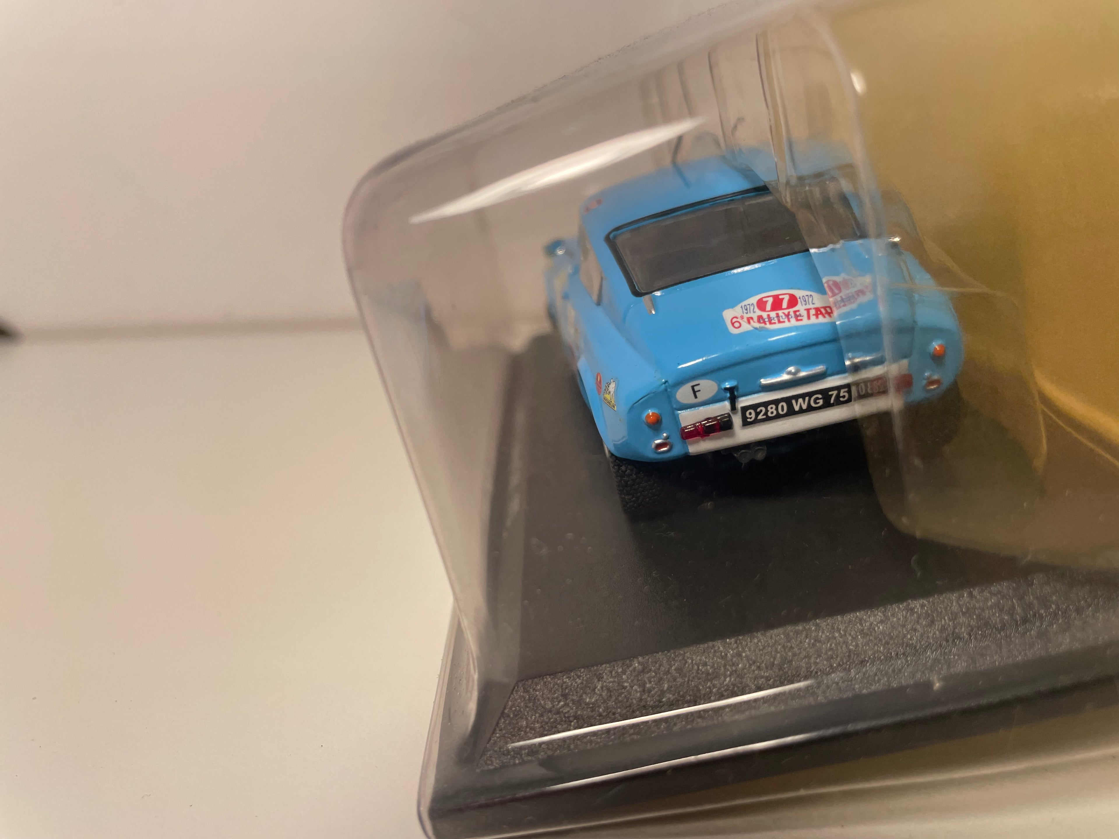 Citroën DS 21 coupé bleue claire numéro 77 - Rallye TAP (rallye du Portugal) de 1972