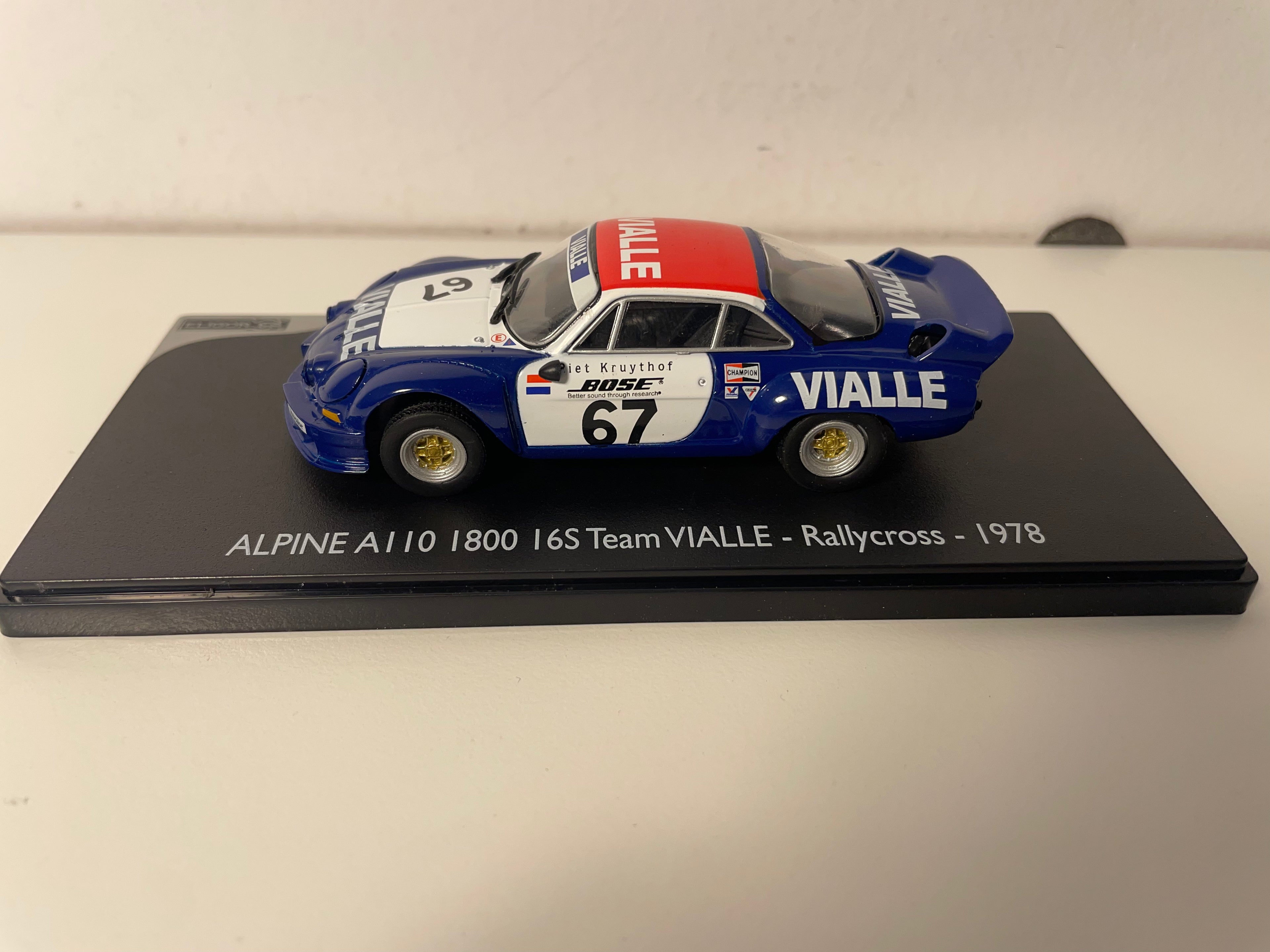 Renault Alpine A110 1800 16S Team VIALLE azul, branco e vermelho número 67 de 1978 - rallycross