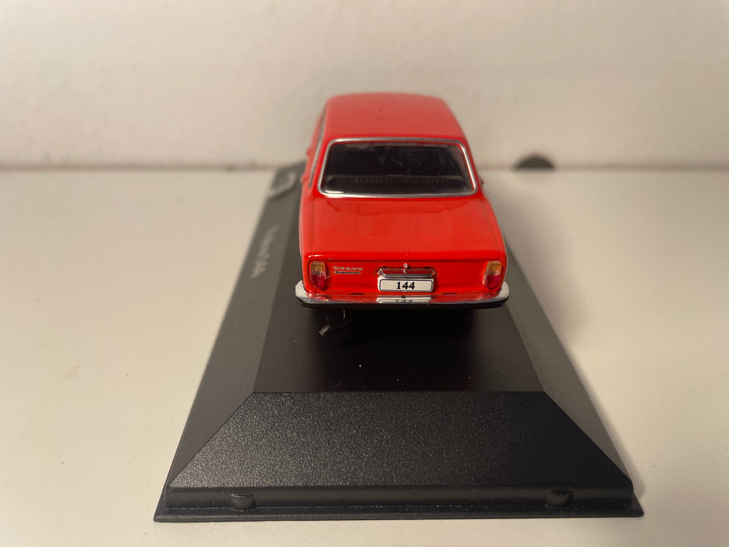 Volvo 144 Rot