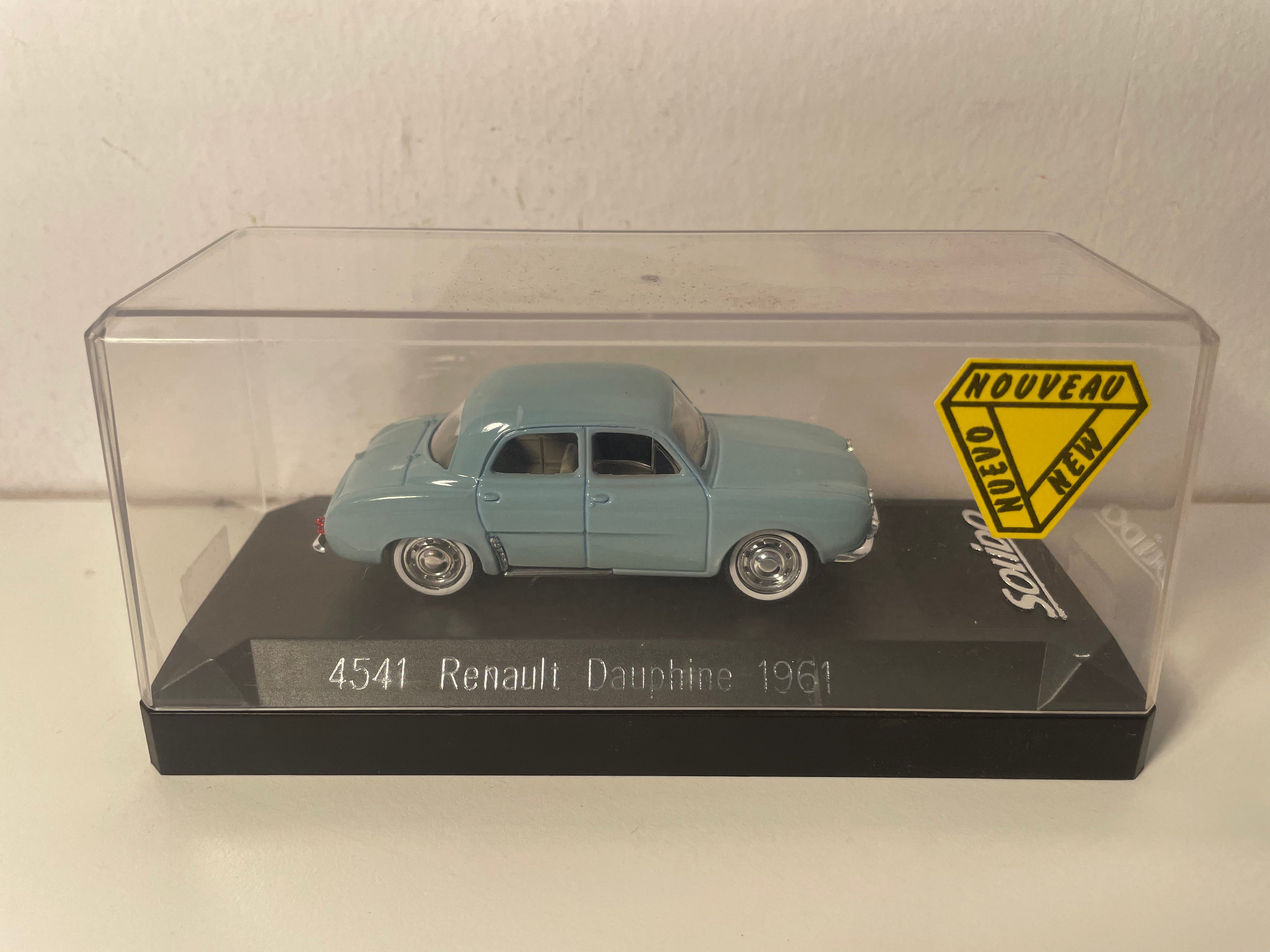Renault Dauphine blu del 1961 (Solido Riferimento 4541)