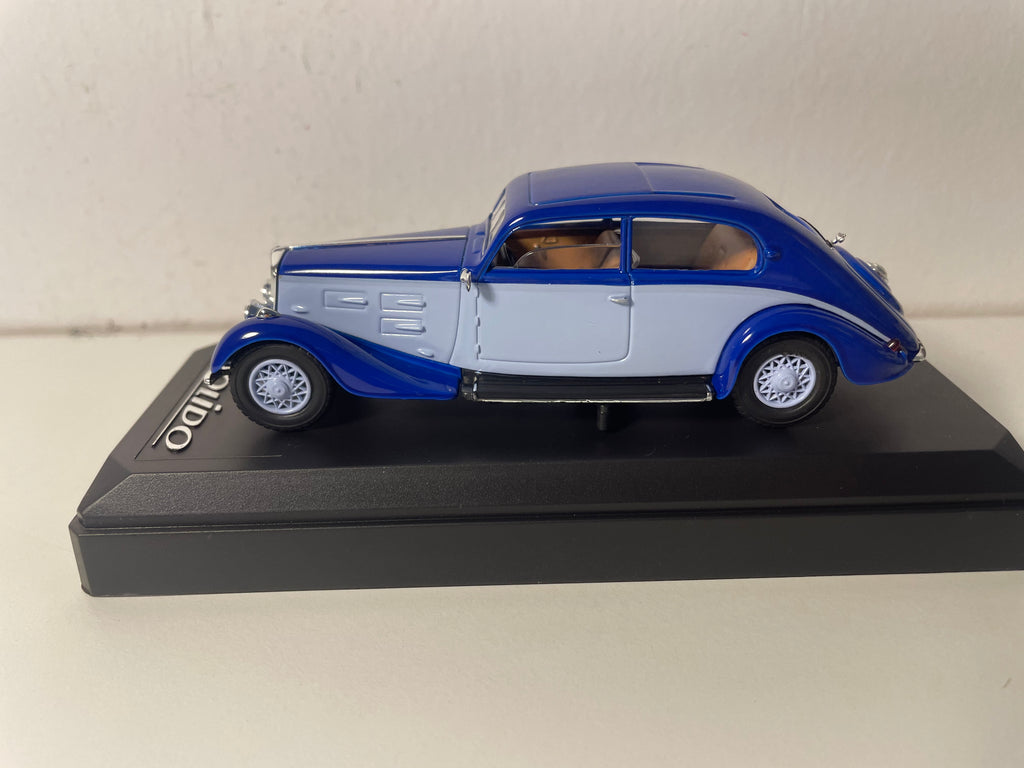 Peugeot 601 coach fuselé bleu et bleu de 1934 (Solido référence 4148)