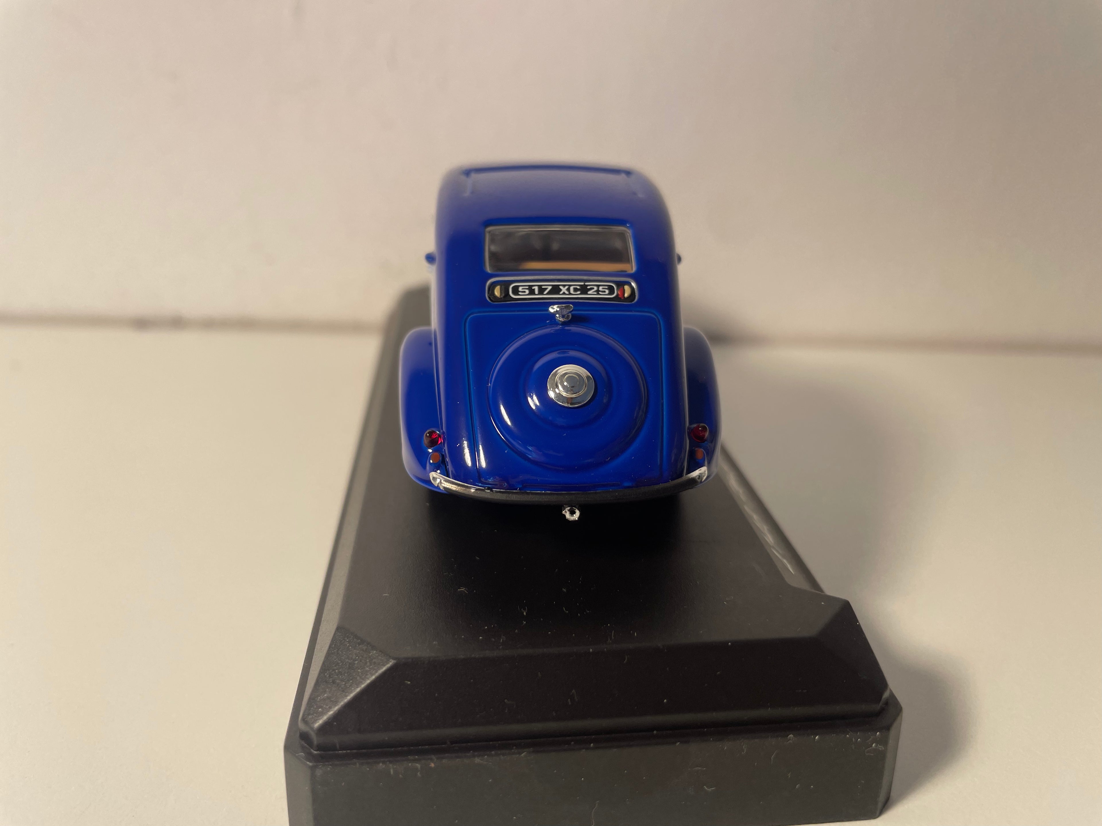 Peugeot 601 coach fuselé bleu et bleu de 1934 (Solido référence 4148)