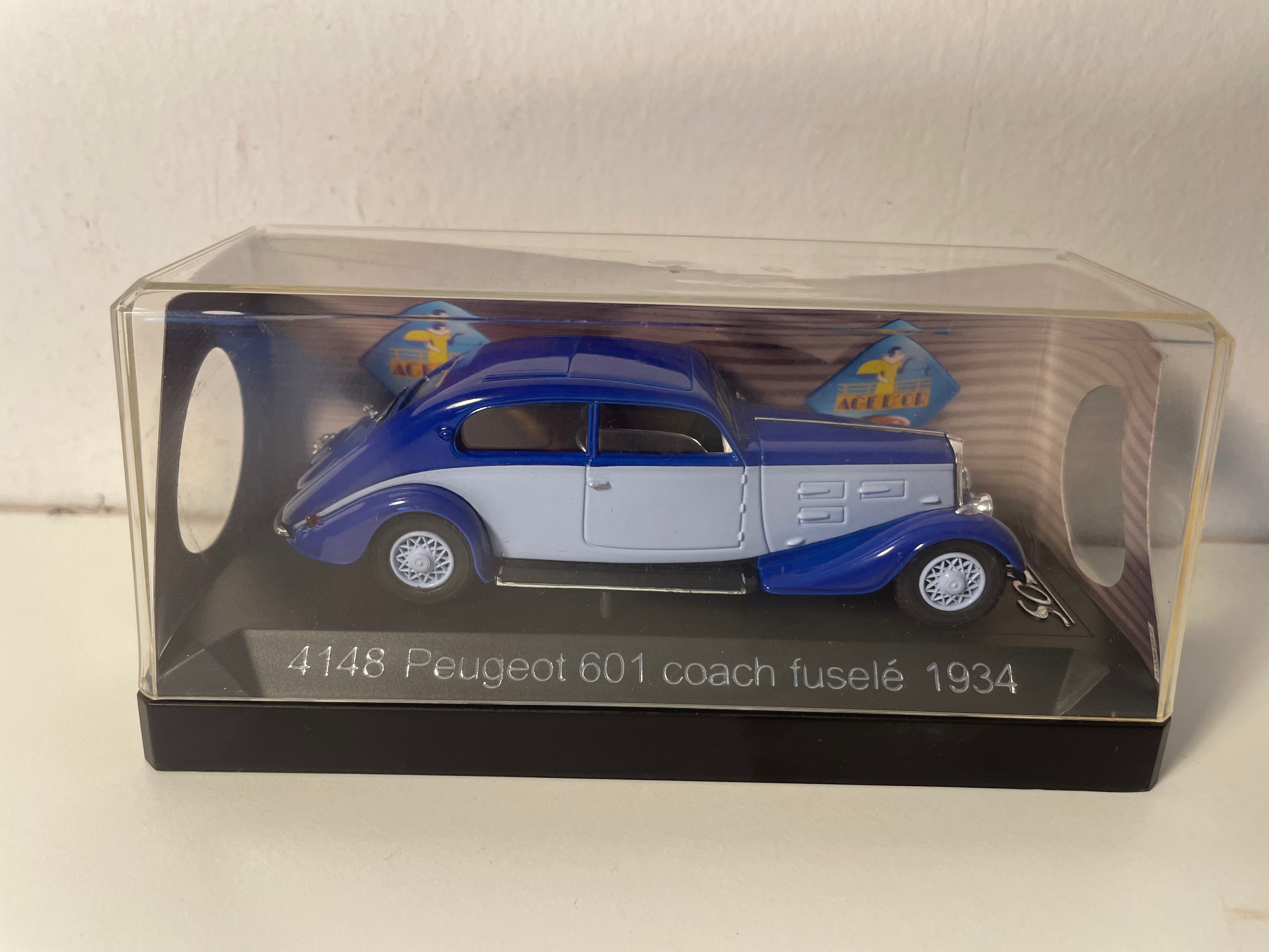 Peugeot 601 coach fuselé bleu et bleu de 1934 (Solido référence 4148)