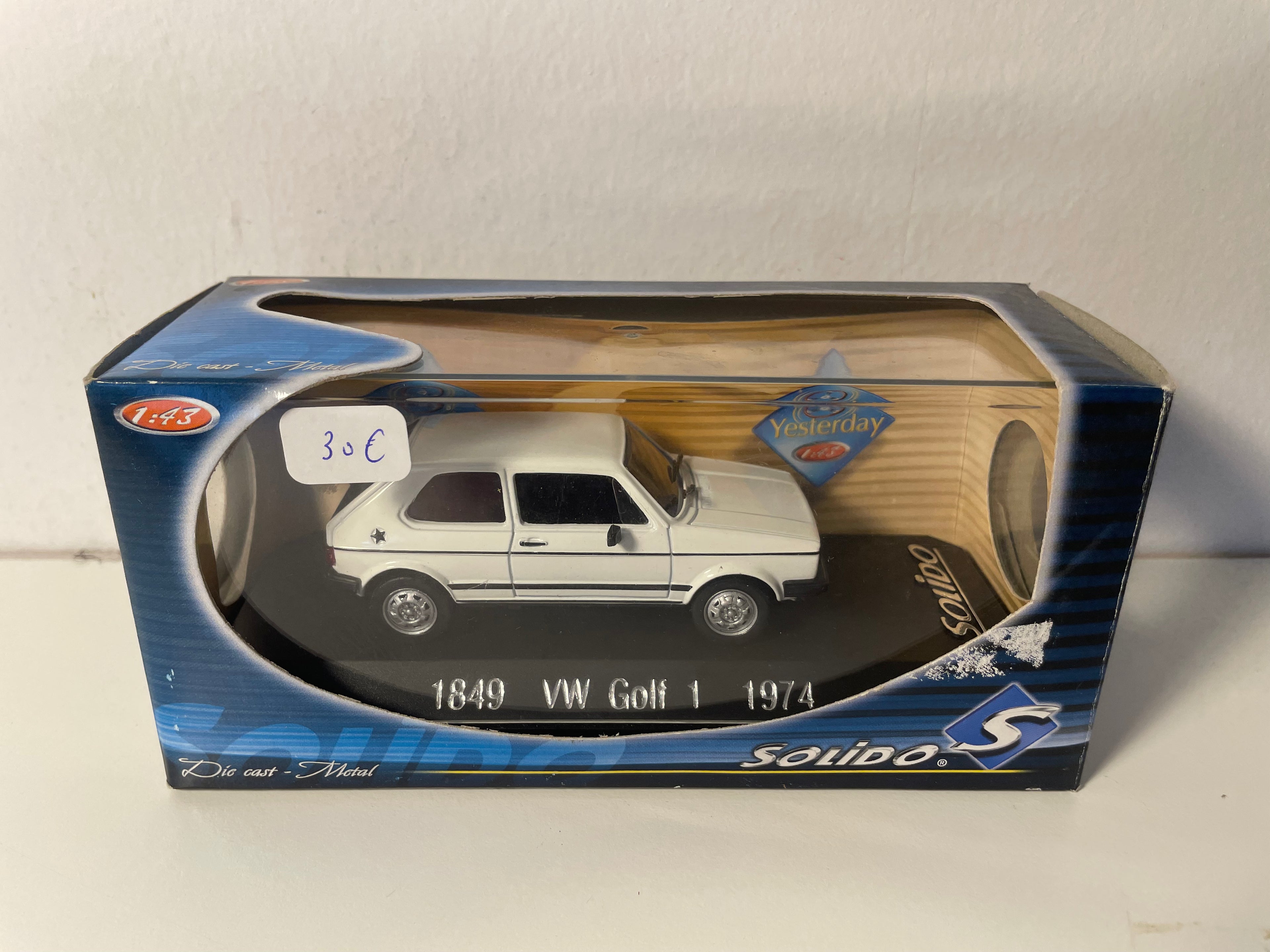 Volkswagen GOLF 1 blanche de 1974 - Solido référence 1849