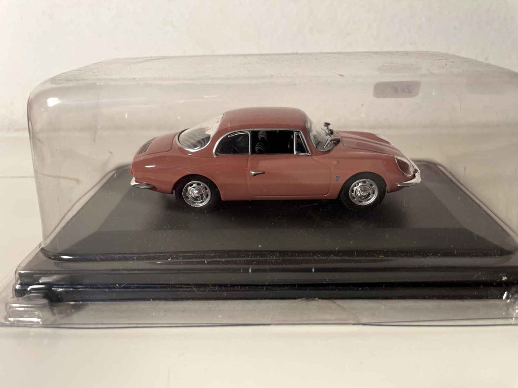 Renault Alpine coupé GTA ciemnoróżowy z 1963 roku