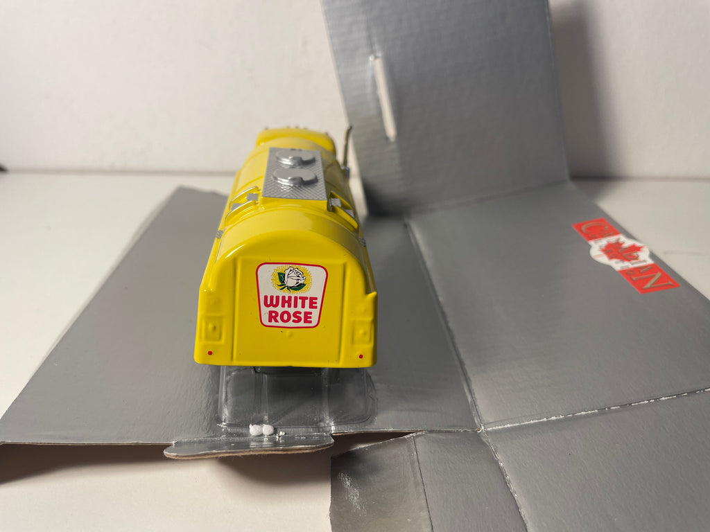Camion citerne jaune de transports d'hydrocarbures - Canadian Oil - CORGI