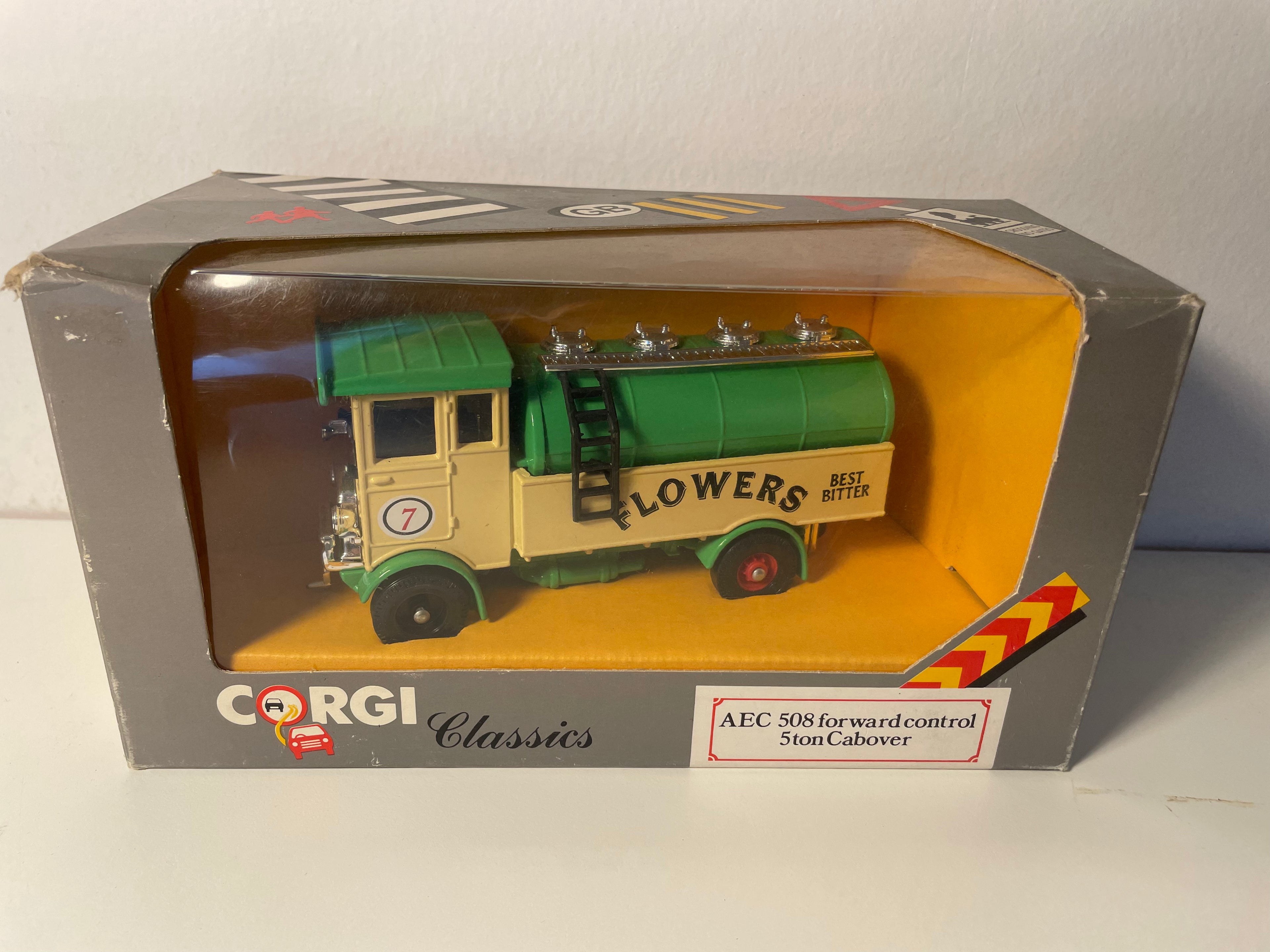 AEC 508 Forward Control 5ton Cabover Tankwagen gréng a brong - CORGI