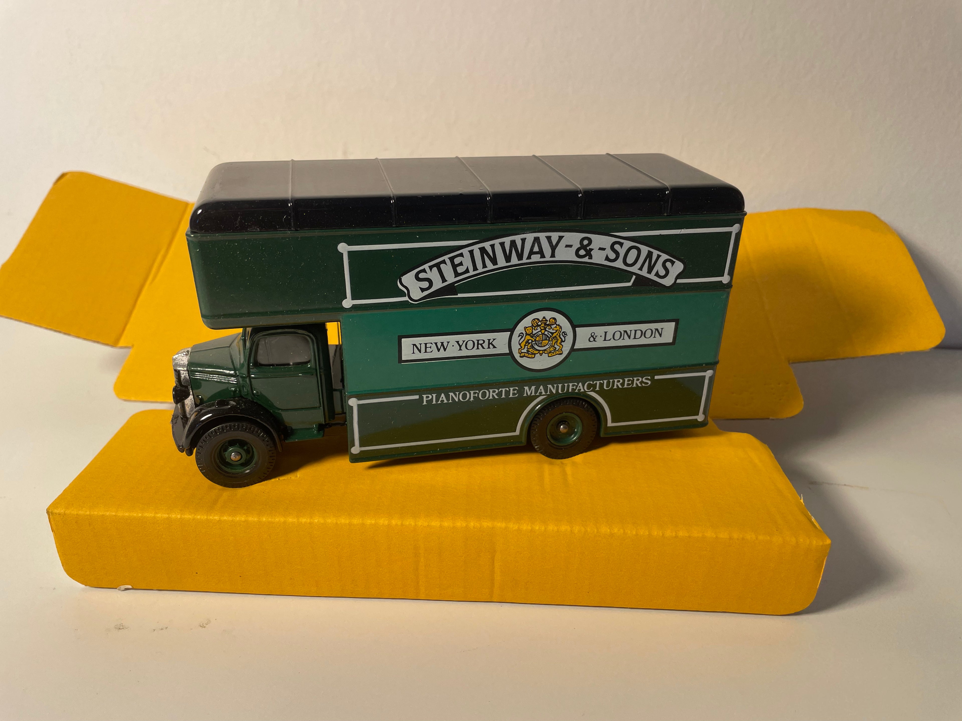 Camion Bedford O Series Pantechnicon vert et vert - Steinway & Sons - CORGI