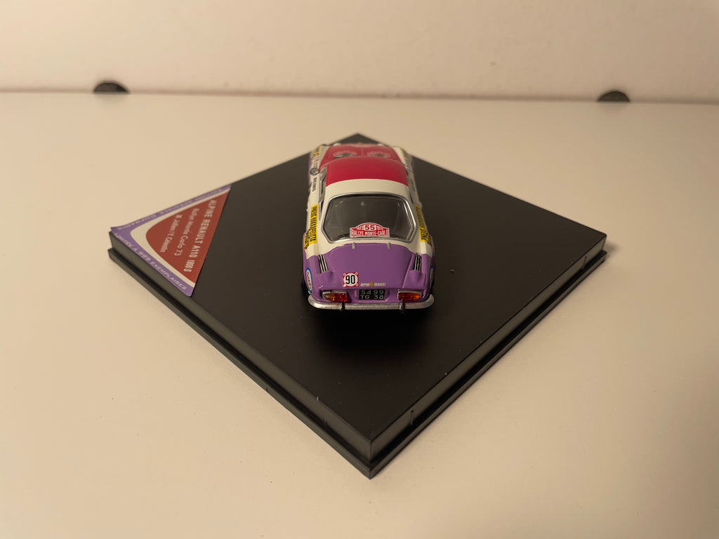 Renault Alpine A110 rout, wäiss an violet Nummer 55 - Rallye de Monte-Carlo 1973 - TROFEU Referenz COF 03 (limitéiert Editioun)