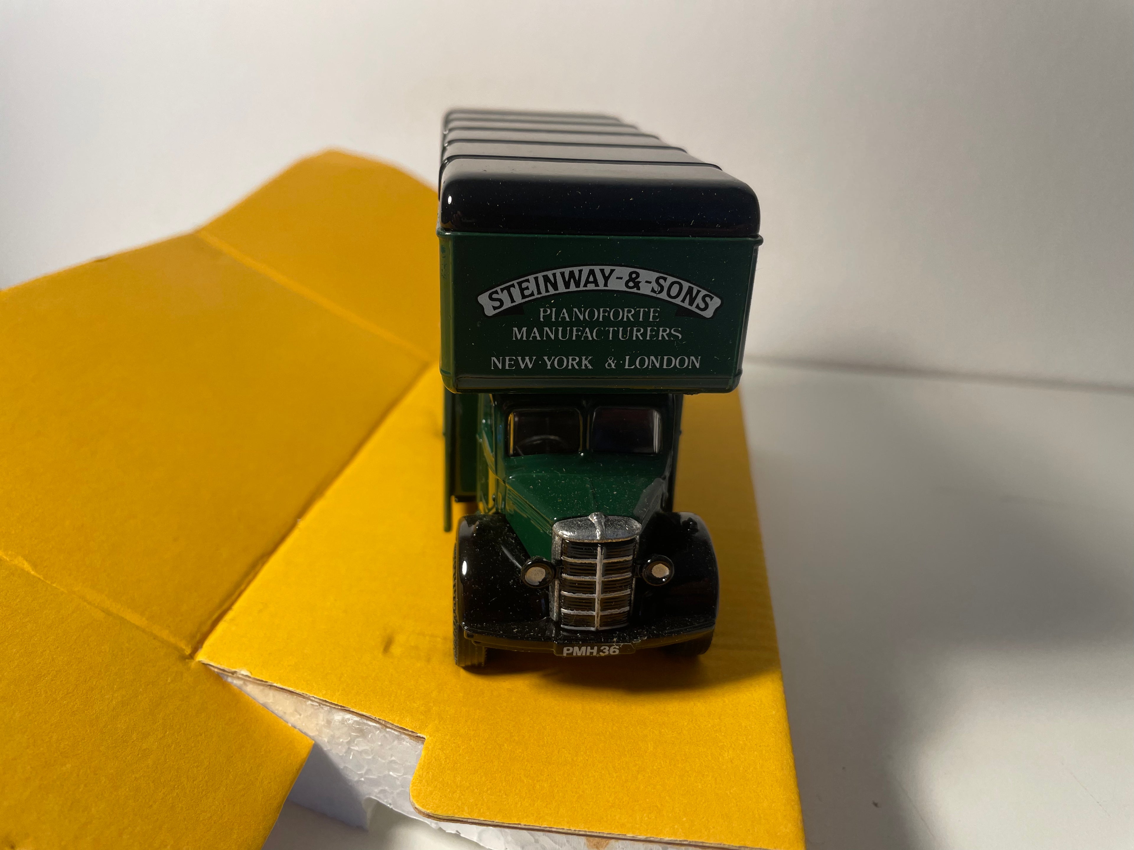 Camion Bedford O Series Pantechnicon vert et vert - Steinway & Sons - CORGI