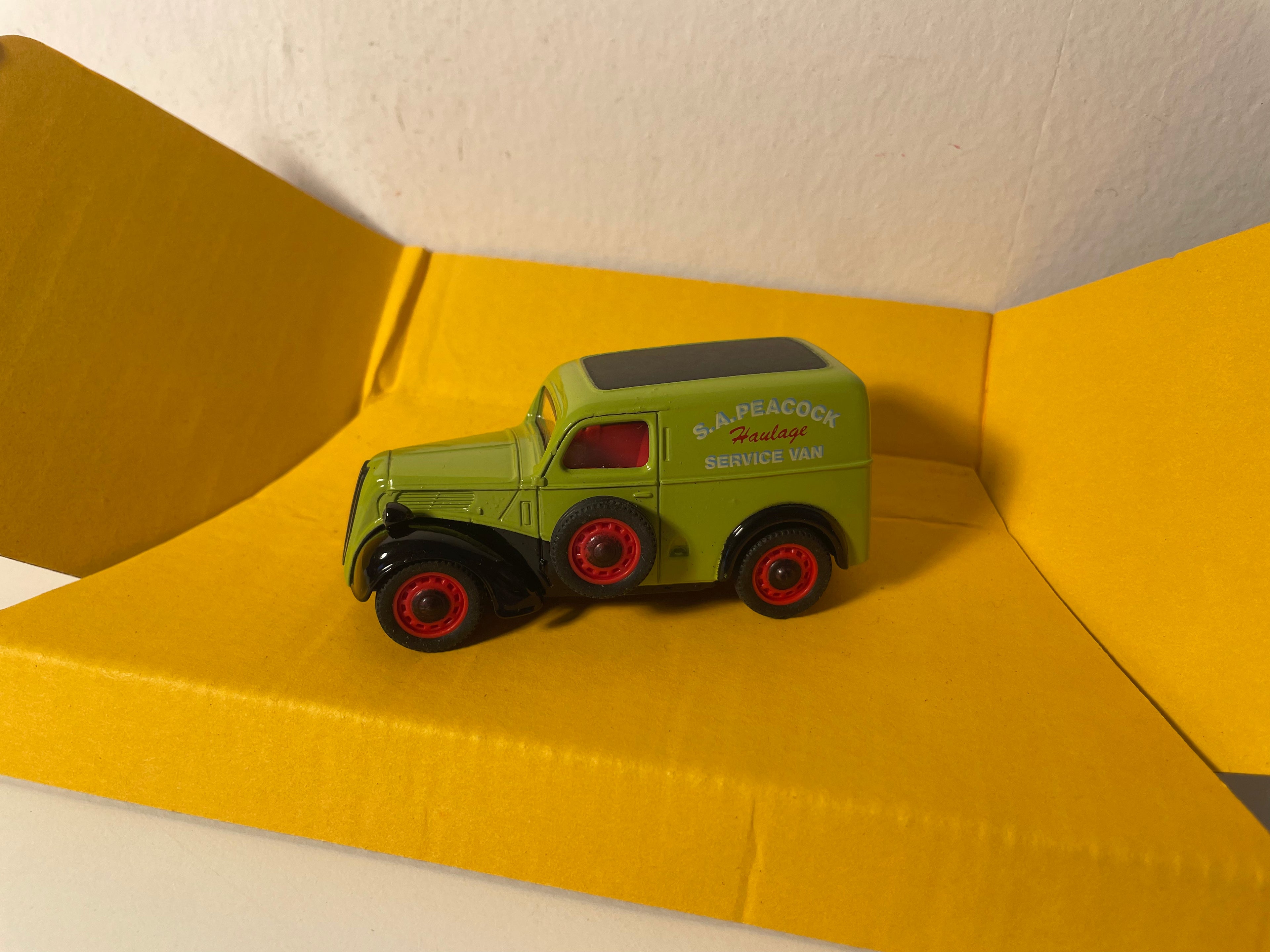 Furgão Ford Popular Verde - CORGI