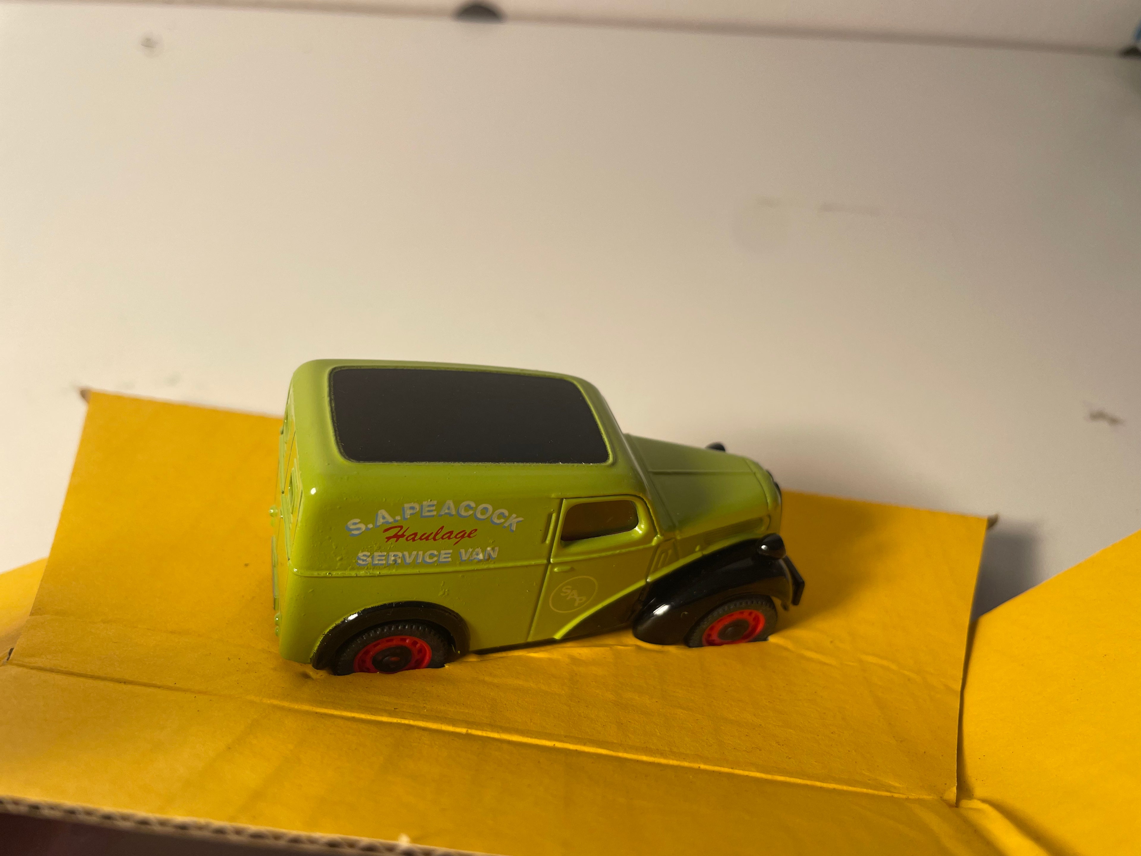 Furgão Ford Popular Verde - CORGI