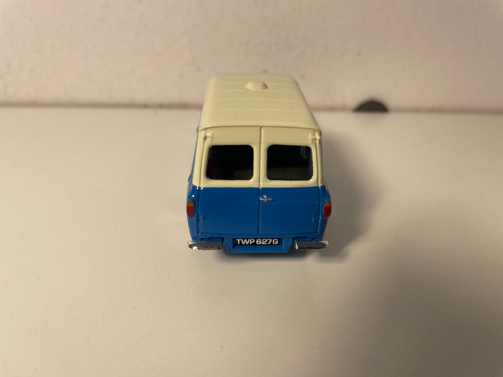 Ford Anglia Van blo an wäiss - Vanguards Referenz VA00414