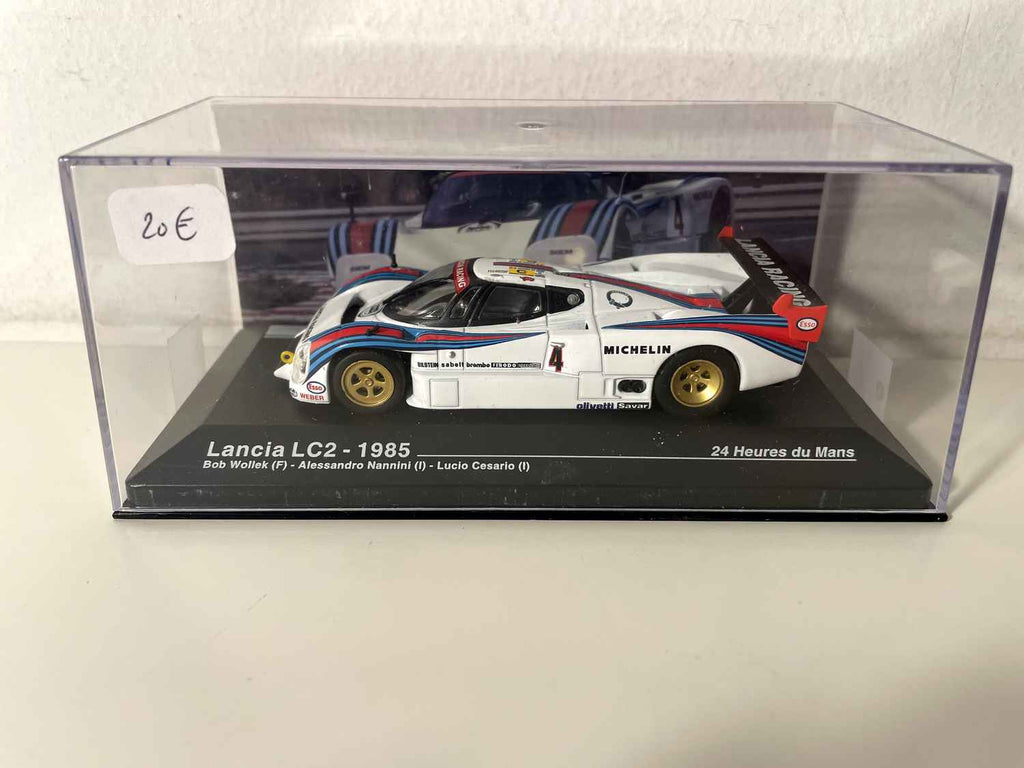 Lancia LC2 número 4 branco, azul e vermelho (24 Horas de Le Mans de 1985)