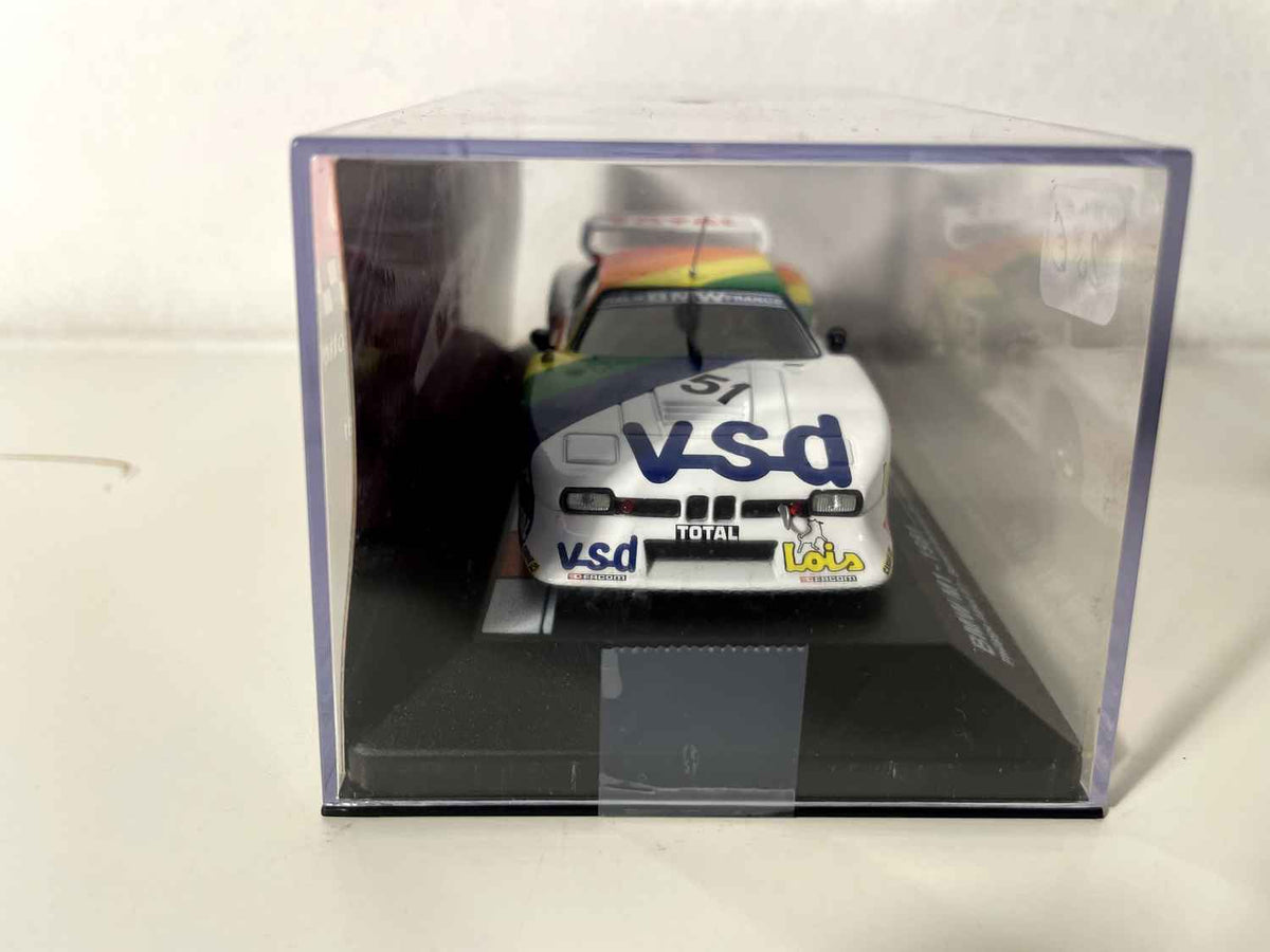 BMW M1 biała, zielona, żółta, pomarańczowa i czerwona numer 51 - 24 godziny Le Mans 1981