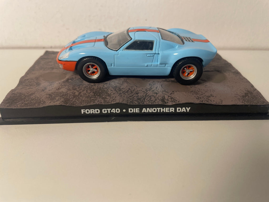Ford GT 40 com pintura GULF (azul e laranja) - JAMES BOND - Die Another Day