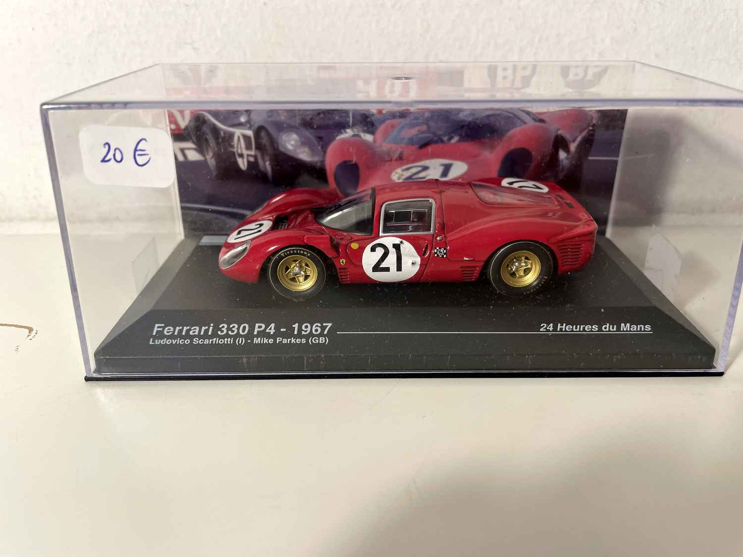 Ferrari 330 P4 rouge numéro 21 - 24 heures du Mans de 1967