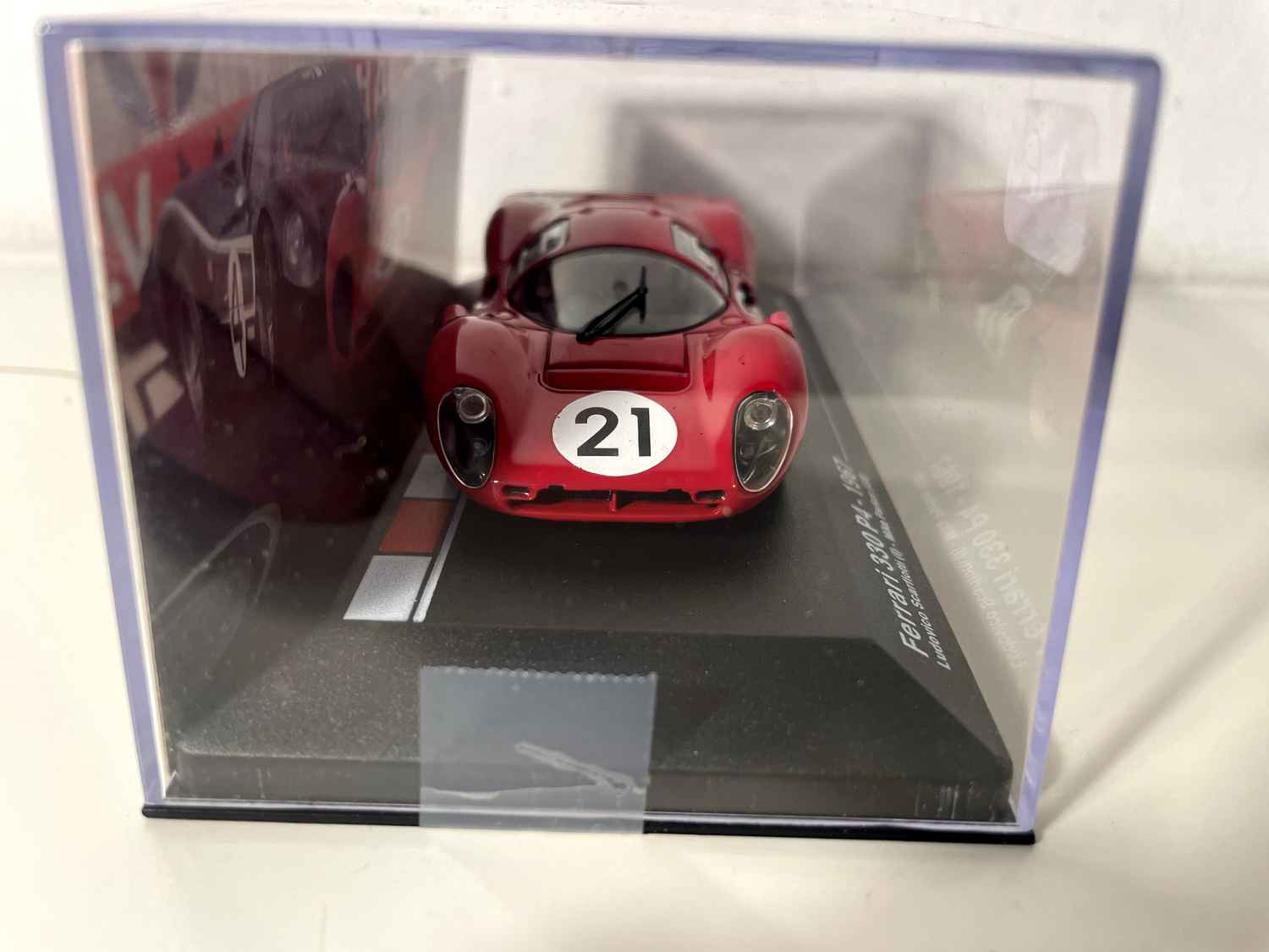 Ferrari 330 P4 rouge numéro 21 - 24 heures du Mans de 1967