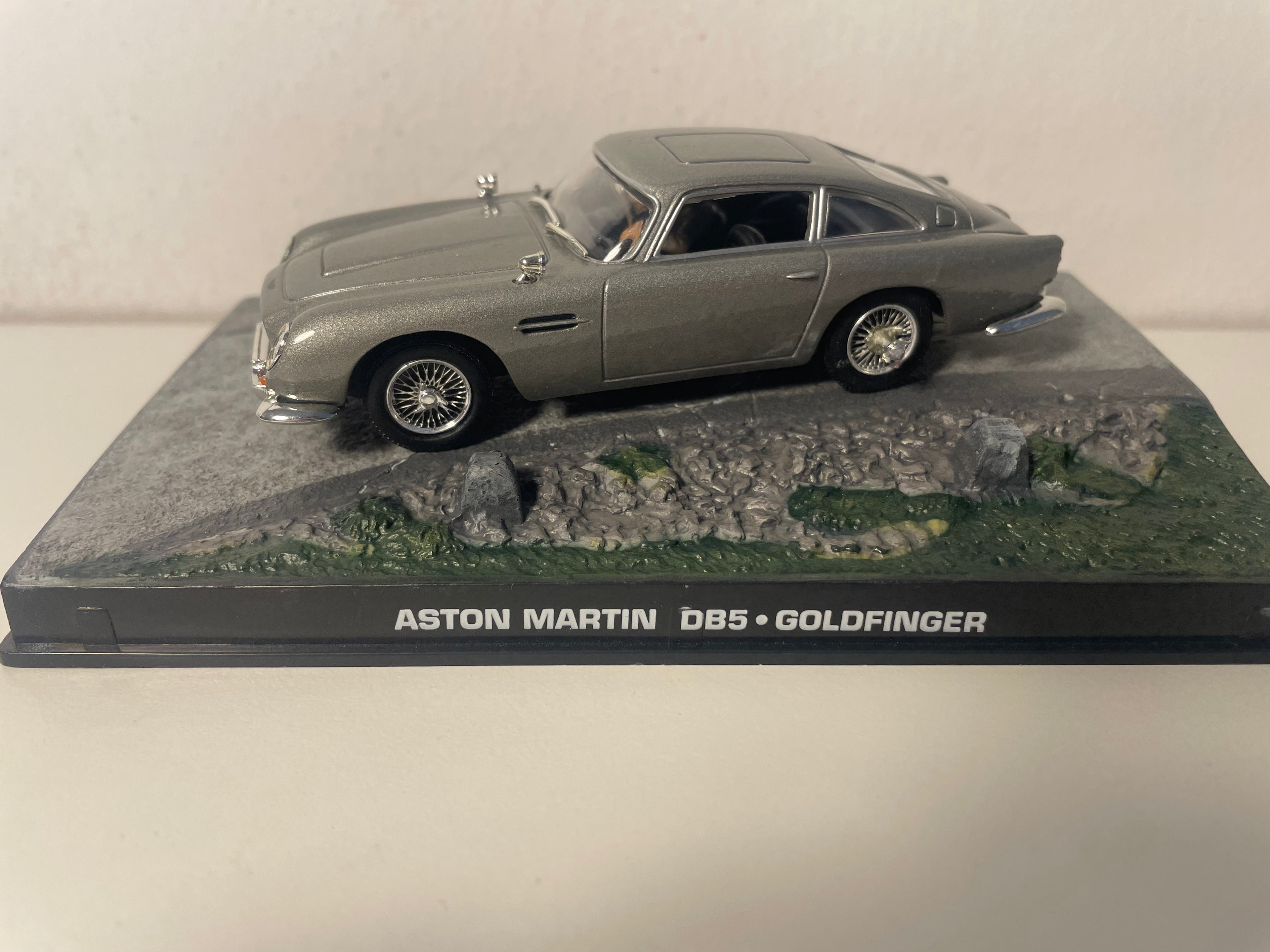 Aston Martin DB5 grigia - JAMES BOND - GOLDFINGER