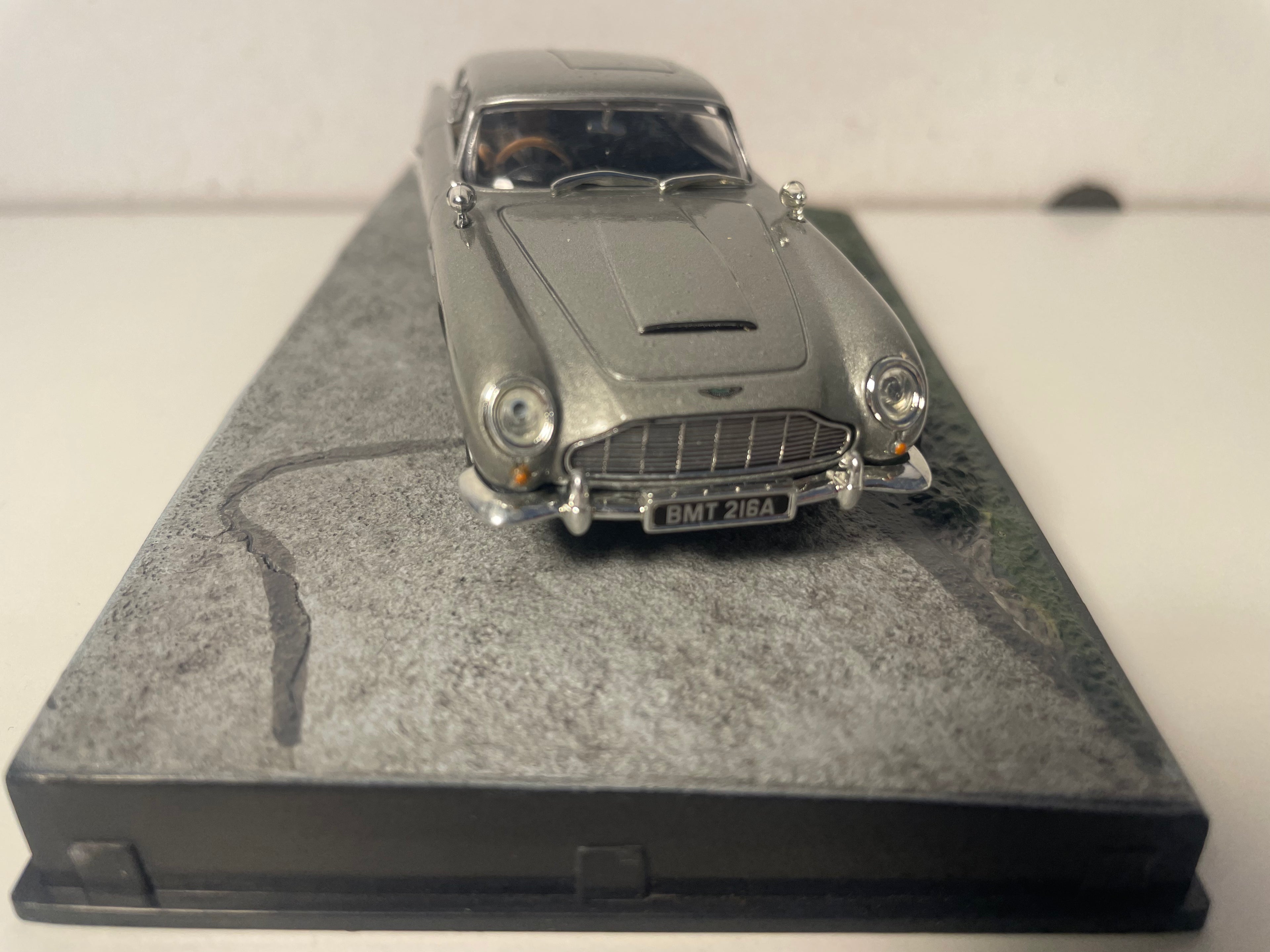 Aston Martin DB5 grigia - JAMES BOND - GOLDFINGER