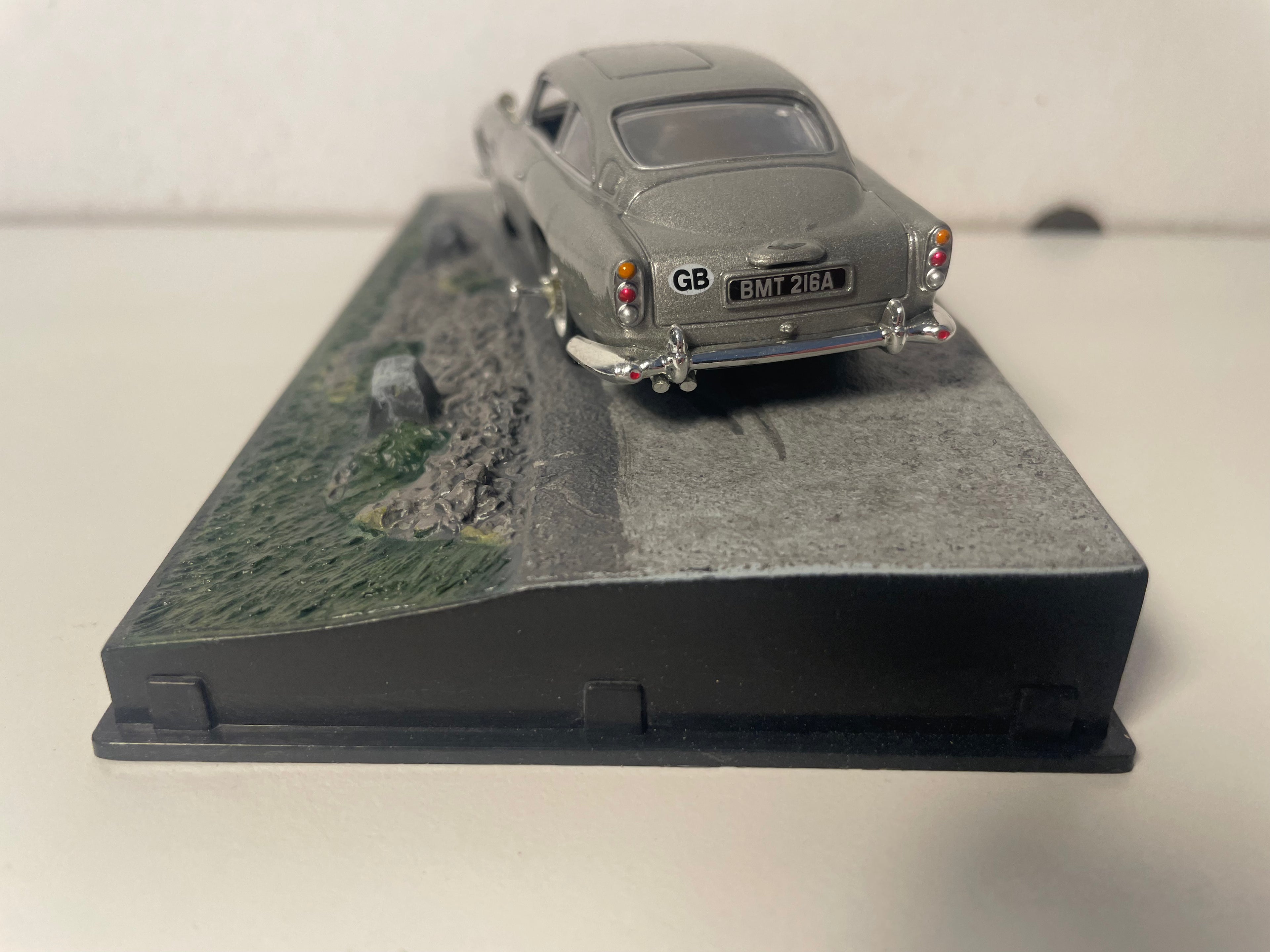 Aston Martin DB5 grigia - JAMES BOND - GOLDFINGER