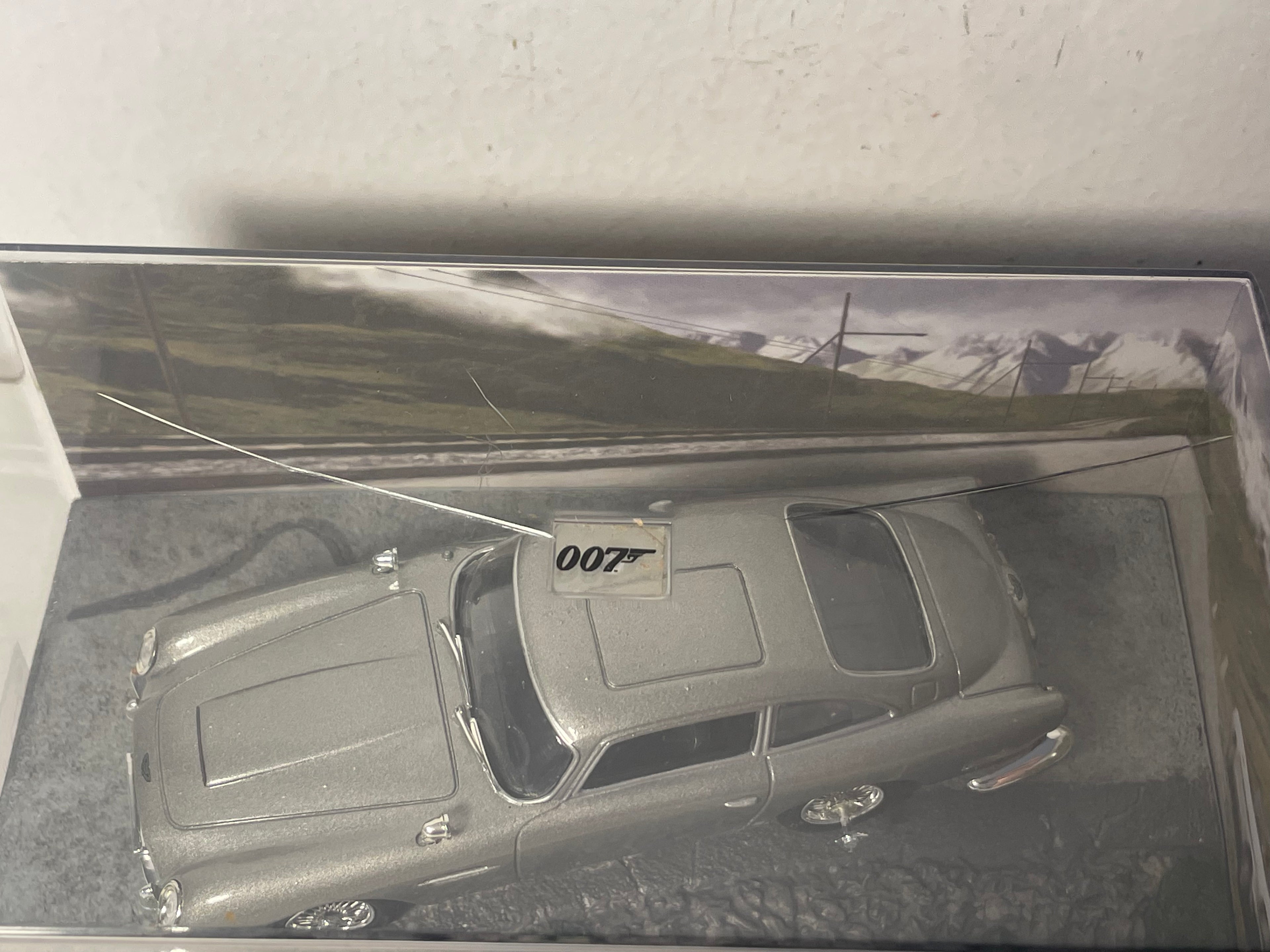 Aston Martin DB5 grigia - JAMES BOND - GOLDFINGER
