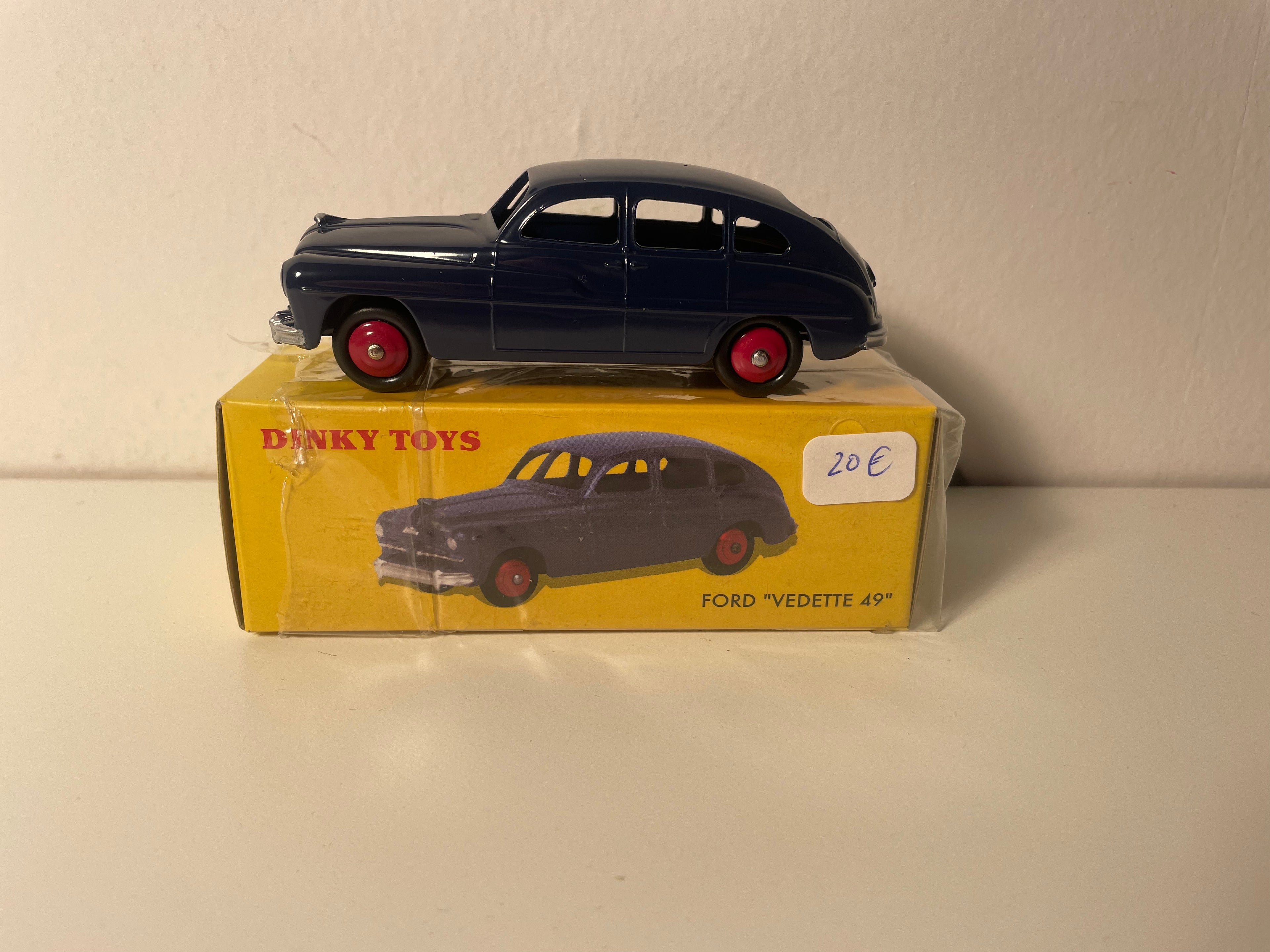 Ciemnoniebieski Ford Vedette 49 Dinky-Toys (Editions Atlas)