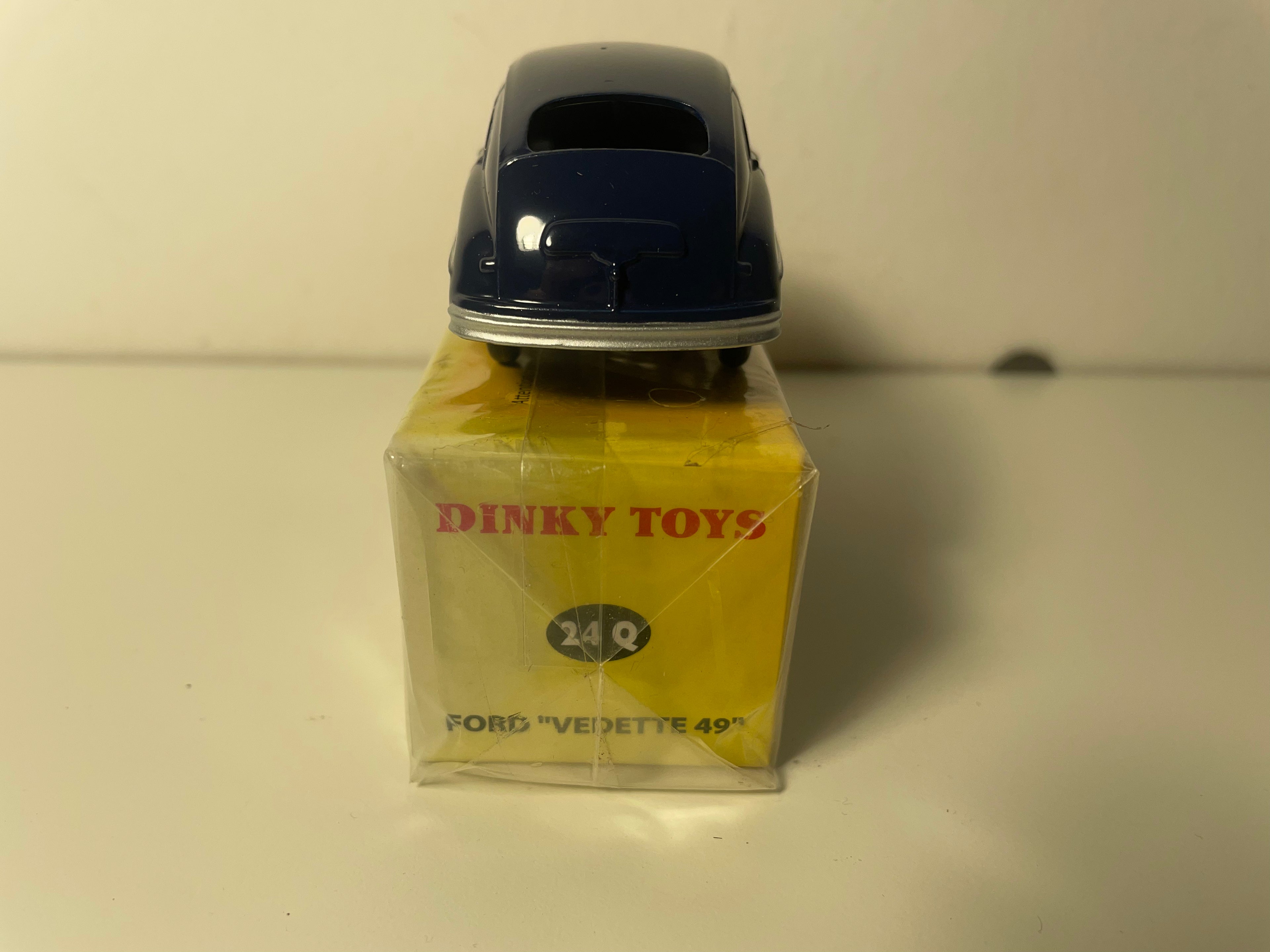 Ciemnoniebieski Ford Vedette 49 Dinky-Toys (Editions Atlas)