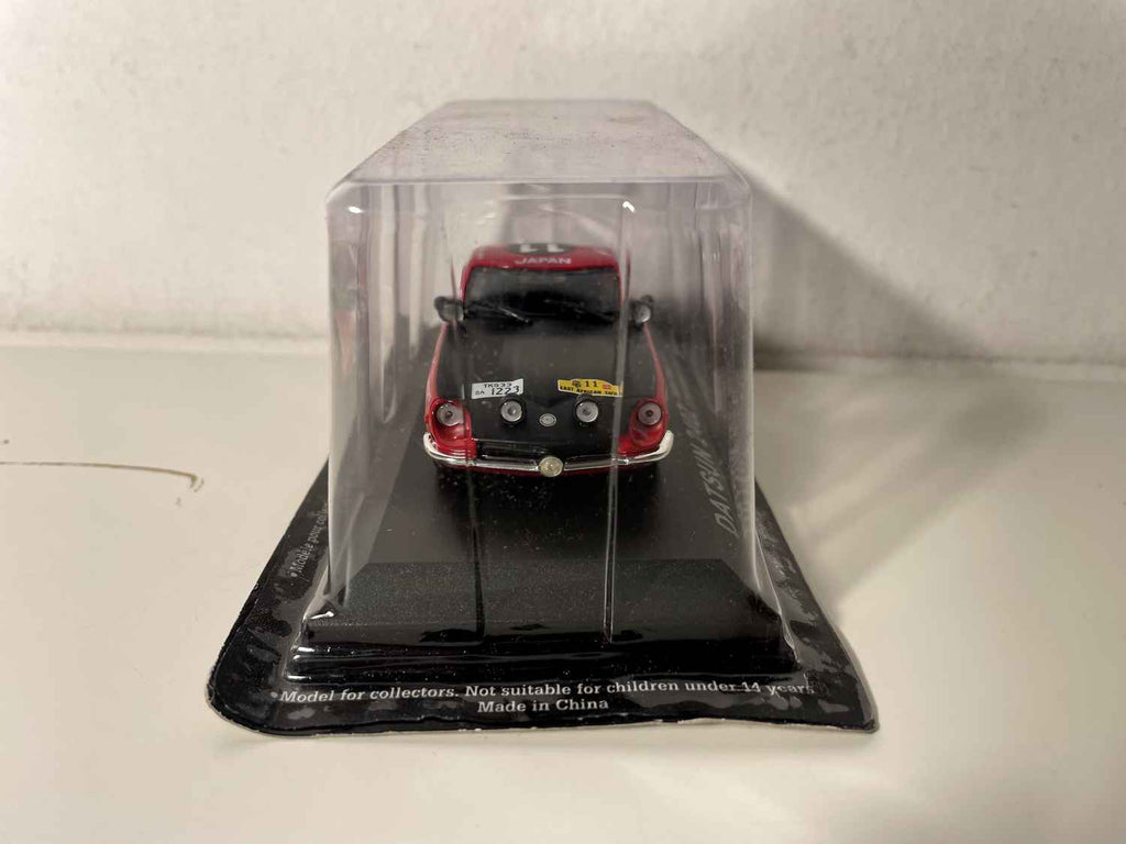 Datsun 240Z czerwono-czarny numer 11 (safari rally 1971)