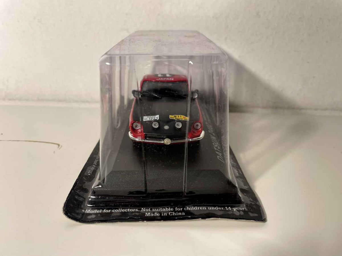 Datsun 240Z czerwono-czarny numer 11 (safari rally 1971)