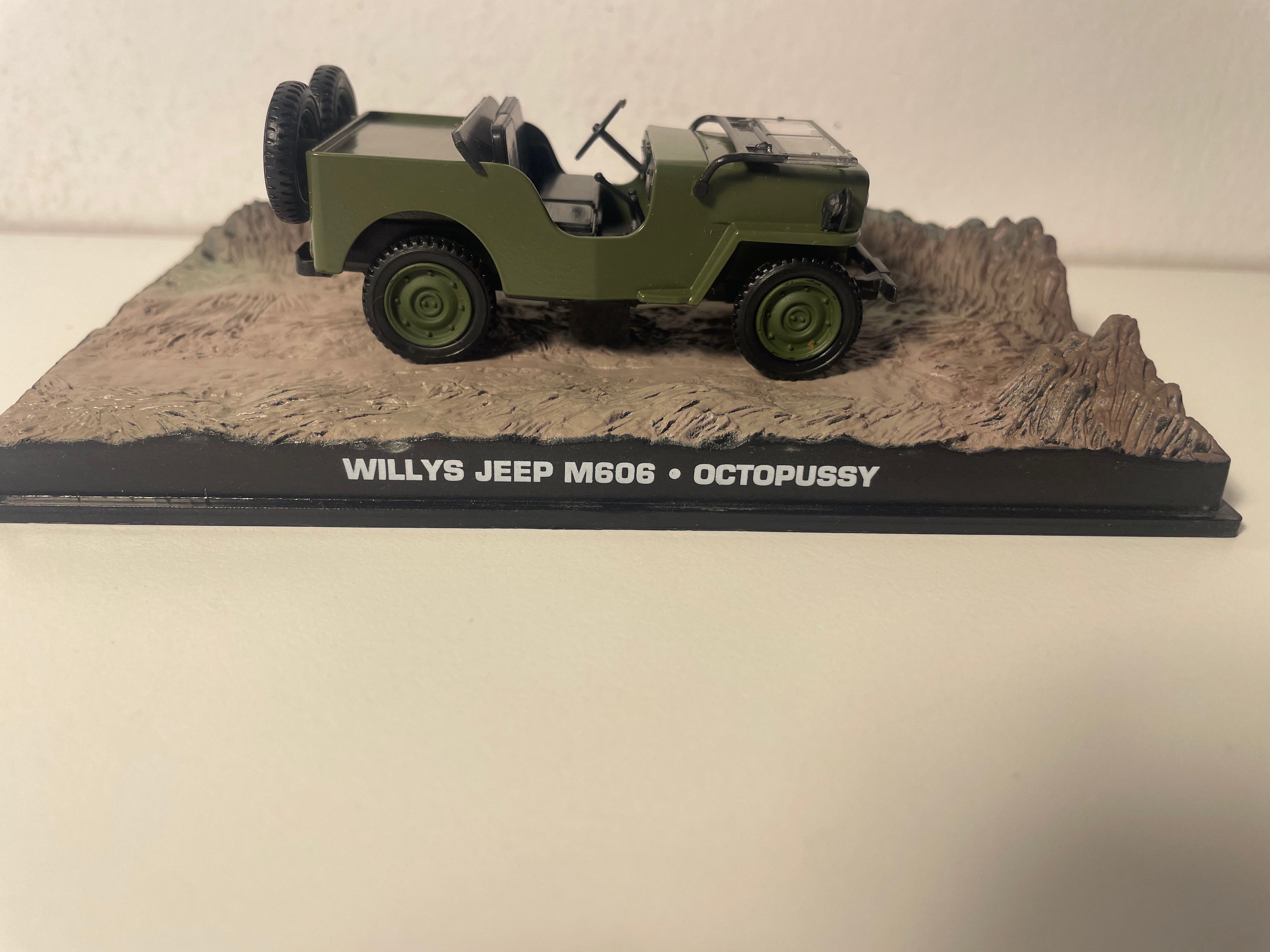 Jeep Willys M606 Grün - JAMES BOND - OCTOPUSSY