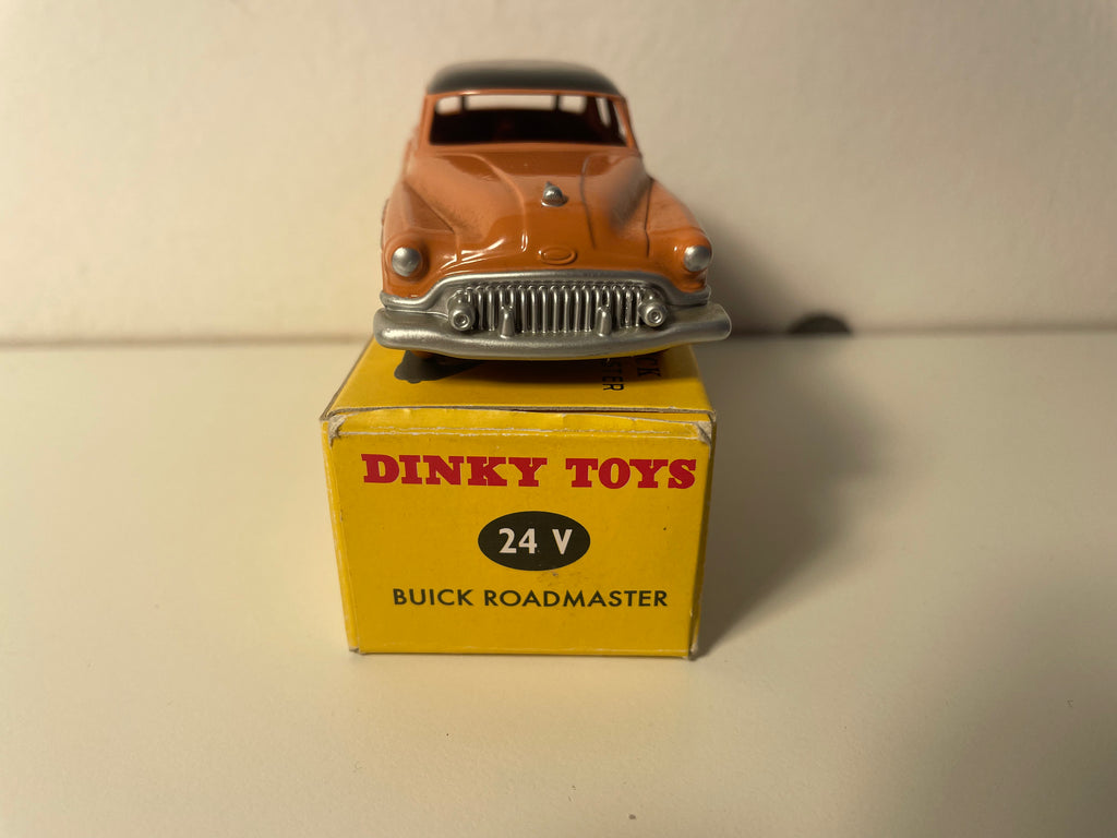 Buick Roadmaster rose saumoné? et toit noir Dinky-Toys (Editions Atlas) - N°24V