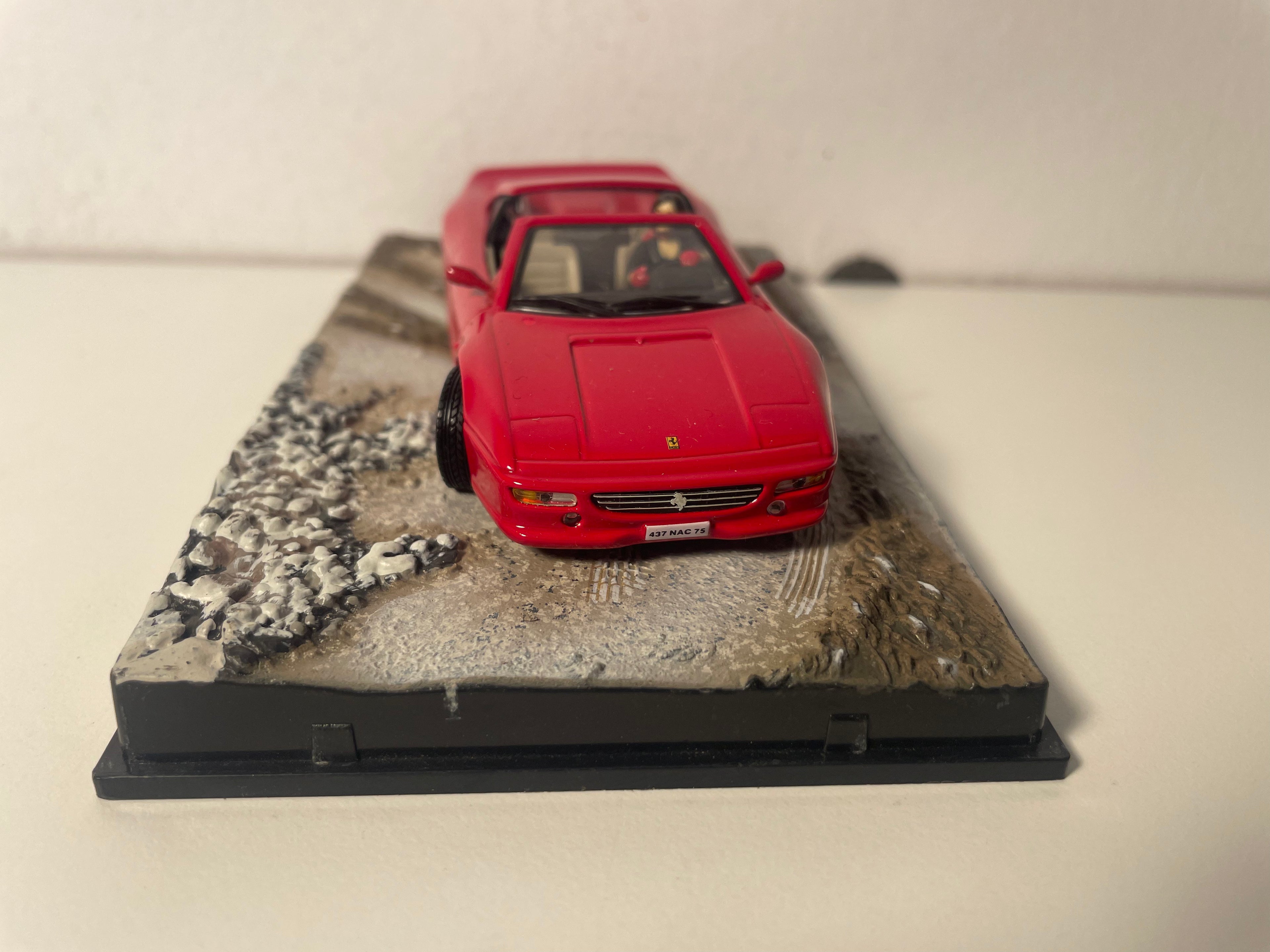 Ferrari F 355 GTS rout - JAMES BOND - GOLDENEYE