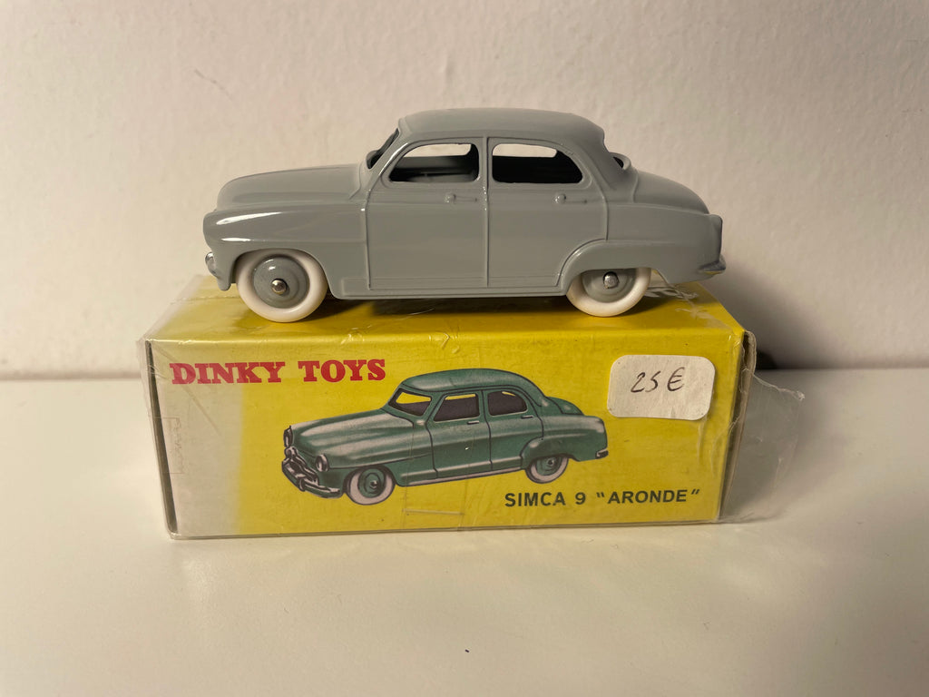 Simca 9 Aronde grau Dinky-Toys (Editions Atlas)