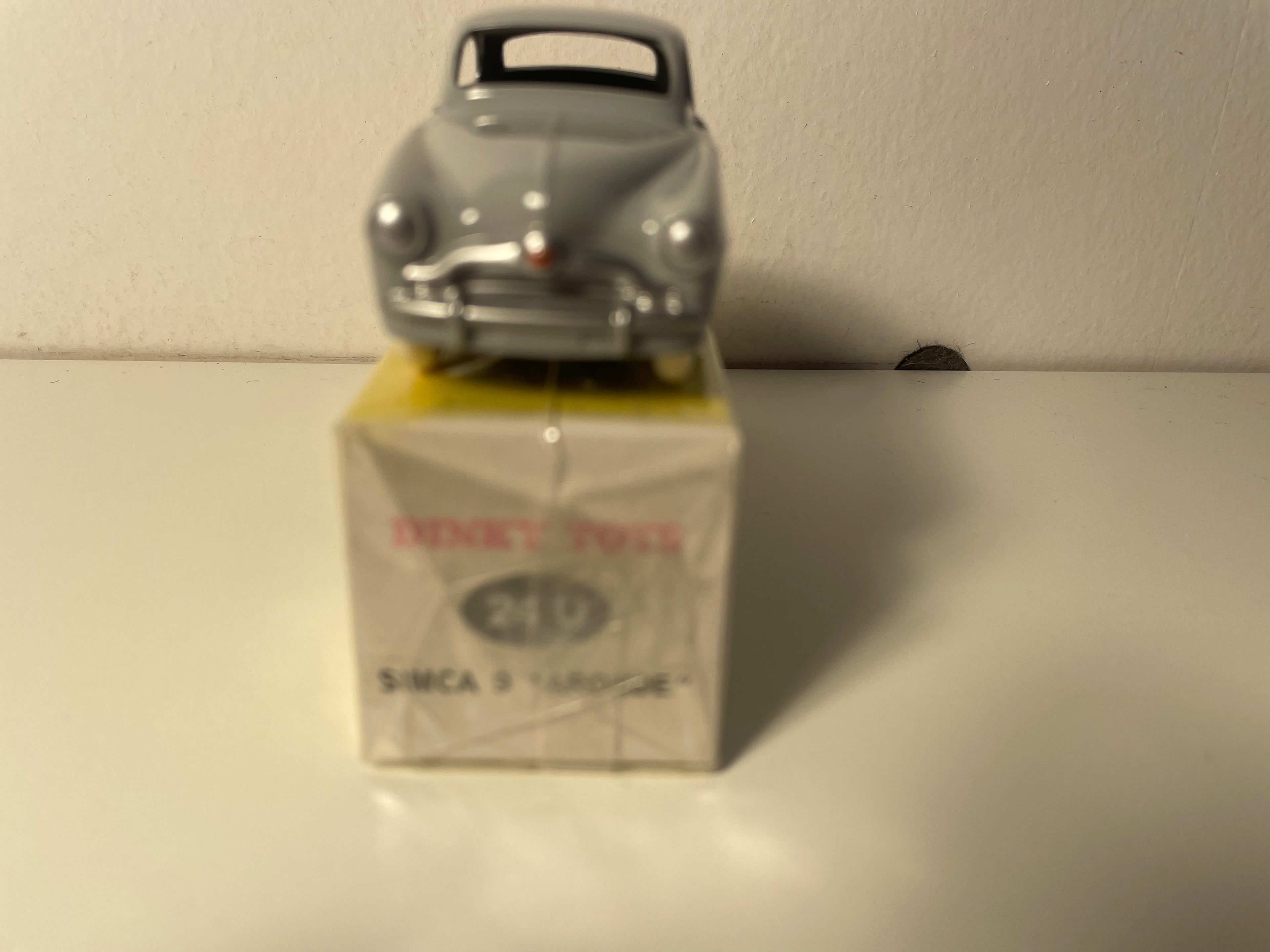 Simca 9 Aronde szary Dinky-Toys (Atlas wydań)