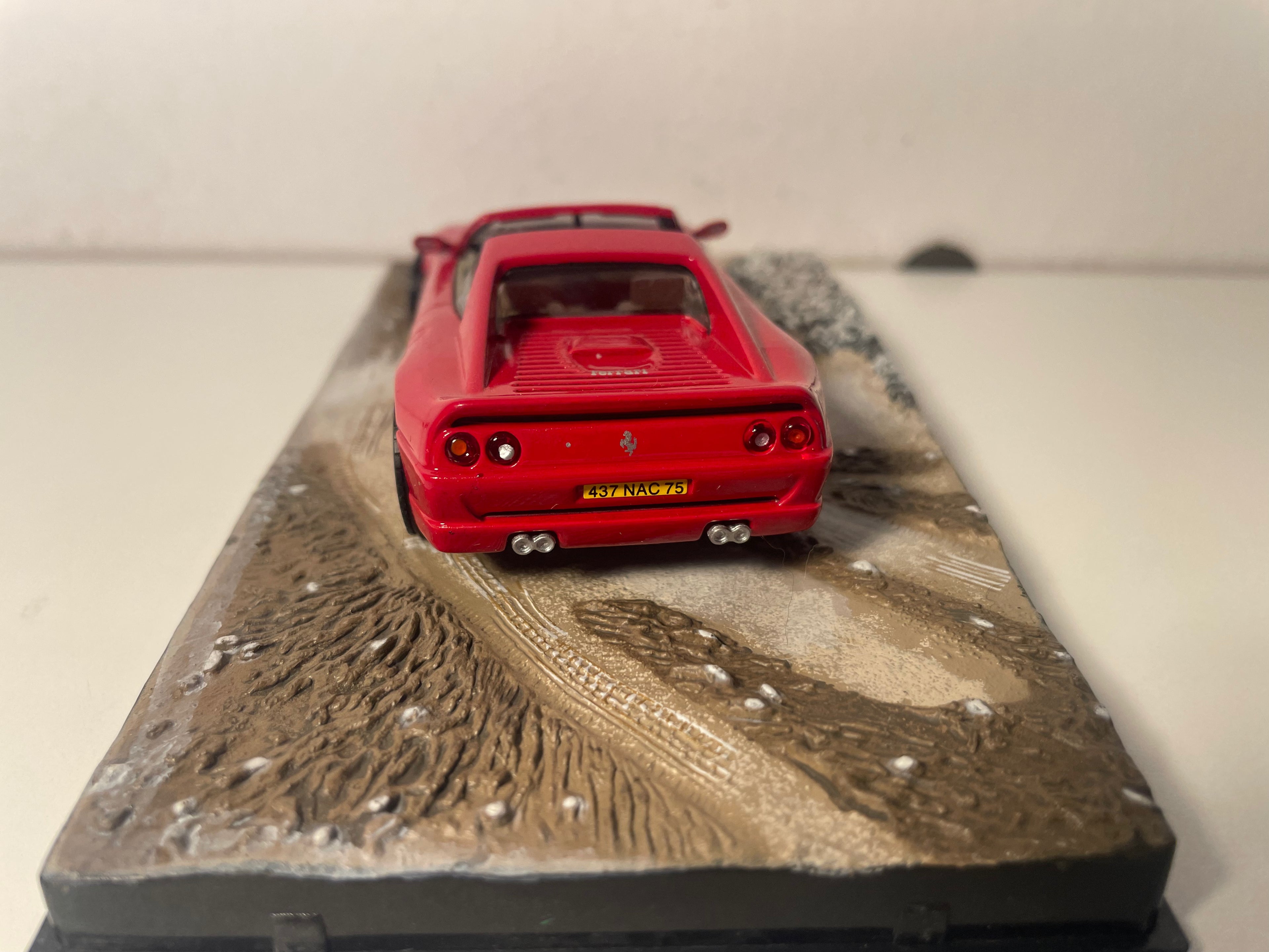 Ferrari F 355 GTS rout - JAMES BOND - GOLDENEYE