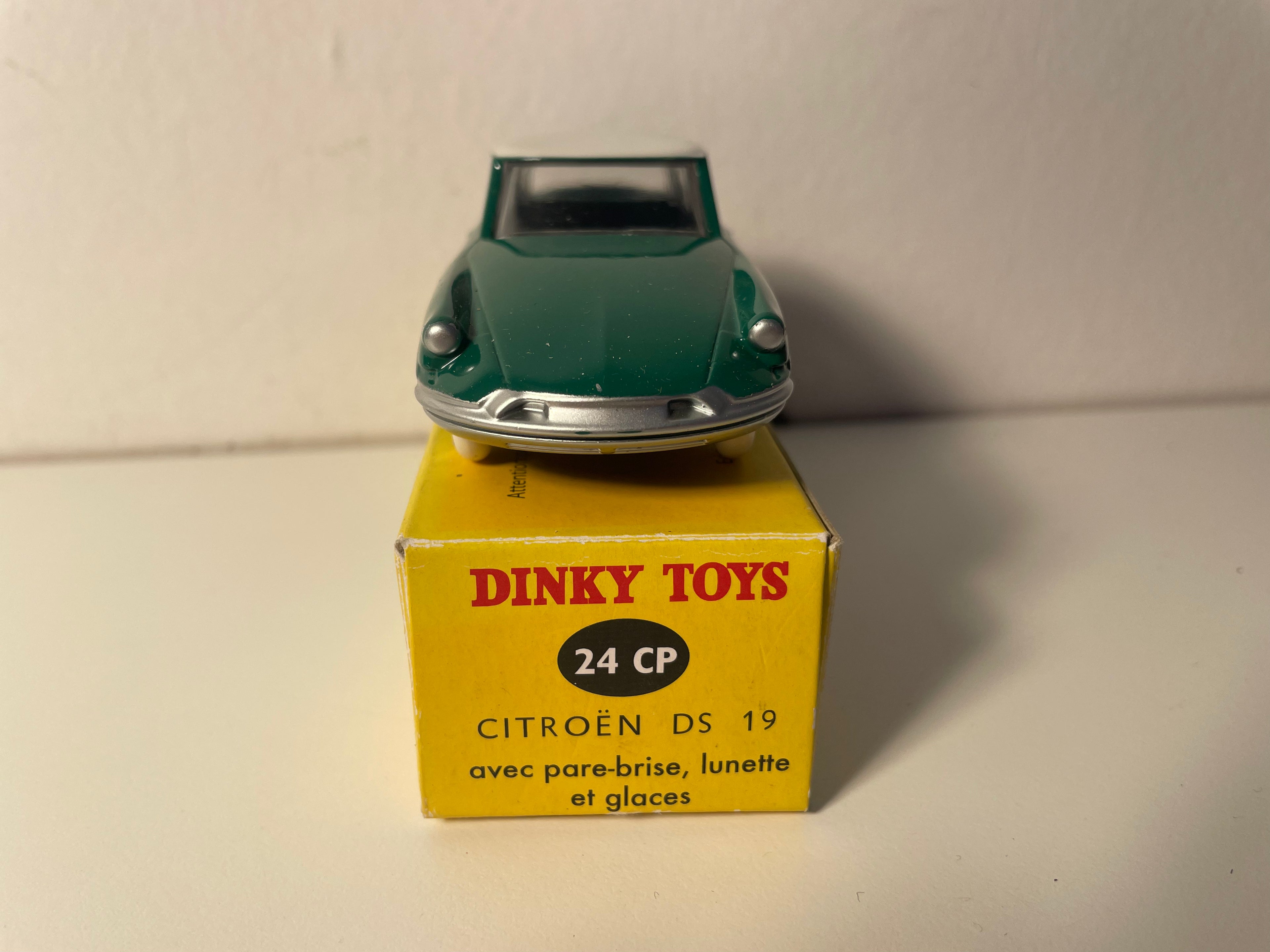 Citroën DS 19 tejadilho verde e branco Dinky-Toys (Edições Atlas)