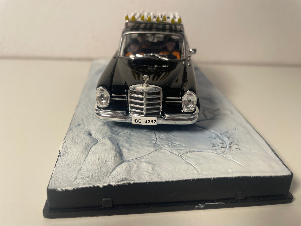 Mercedes-Benz 220S noire - JAMES BOND - AU SERVICE SECRET DE SA MAJESTE (On her majesty's secret service)
