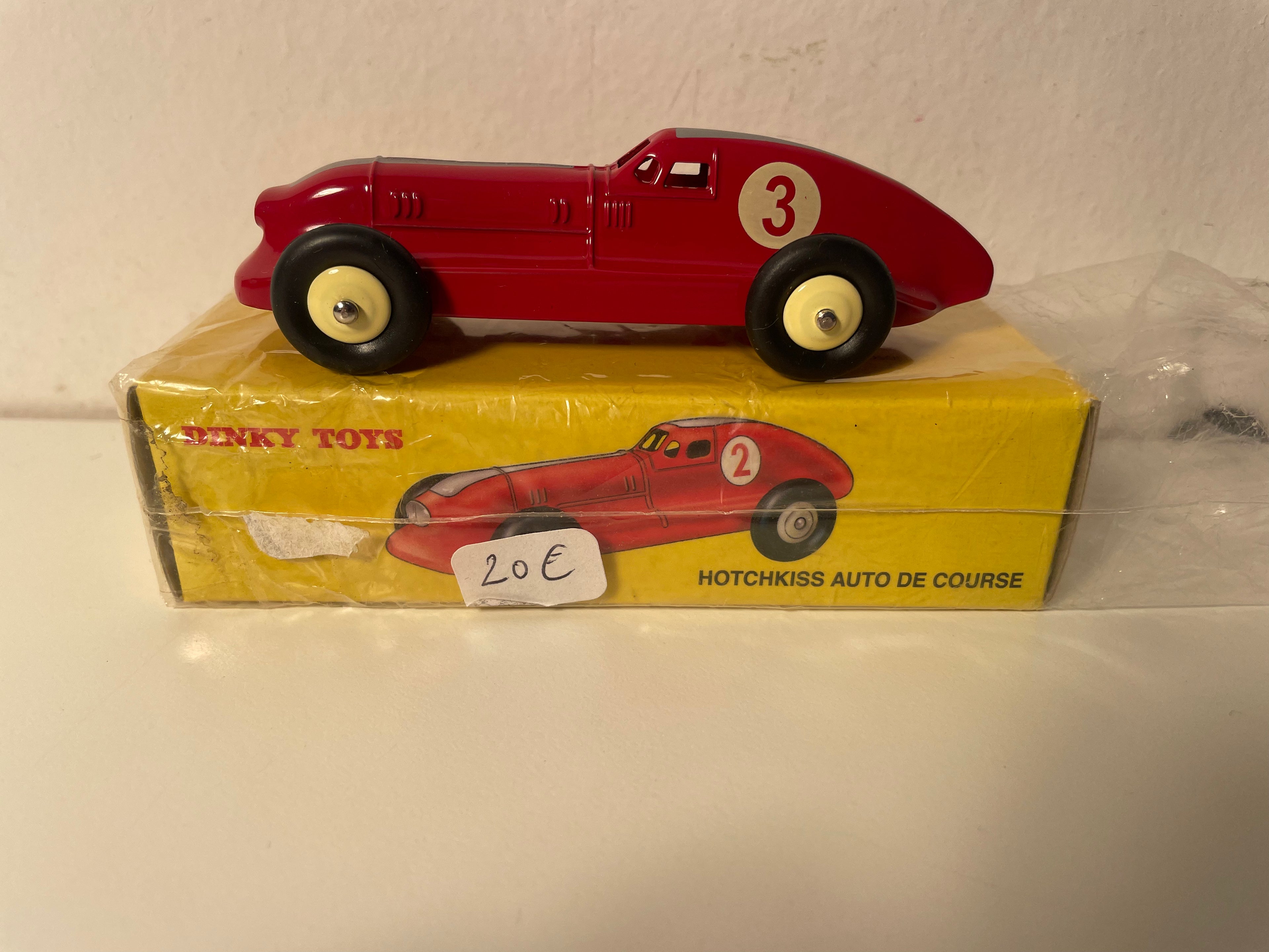 Macchina da corsa rossa Hotchkiss Dinky-Toys (Edizioni Atlas)