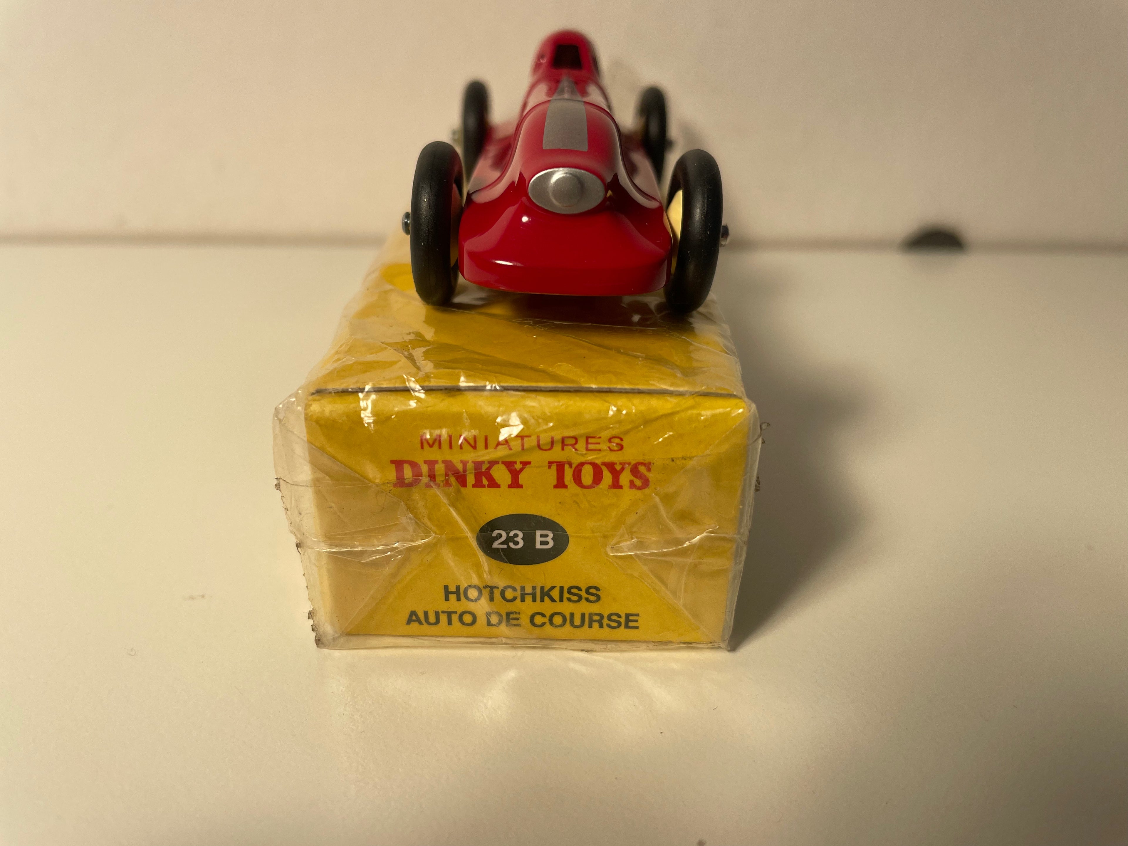 Macchina da corsa rossa Hotchkiss Dinky-Toys (Edizioni Atlas)