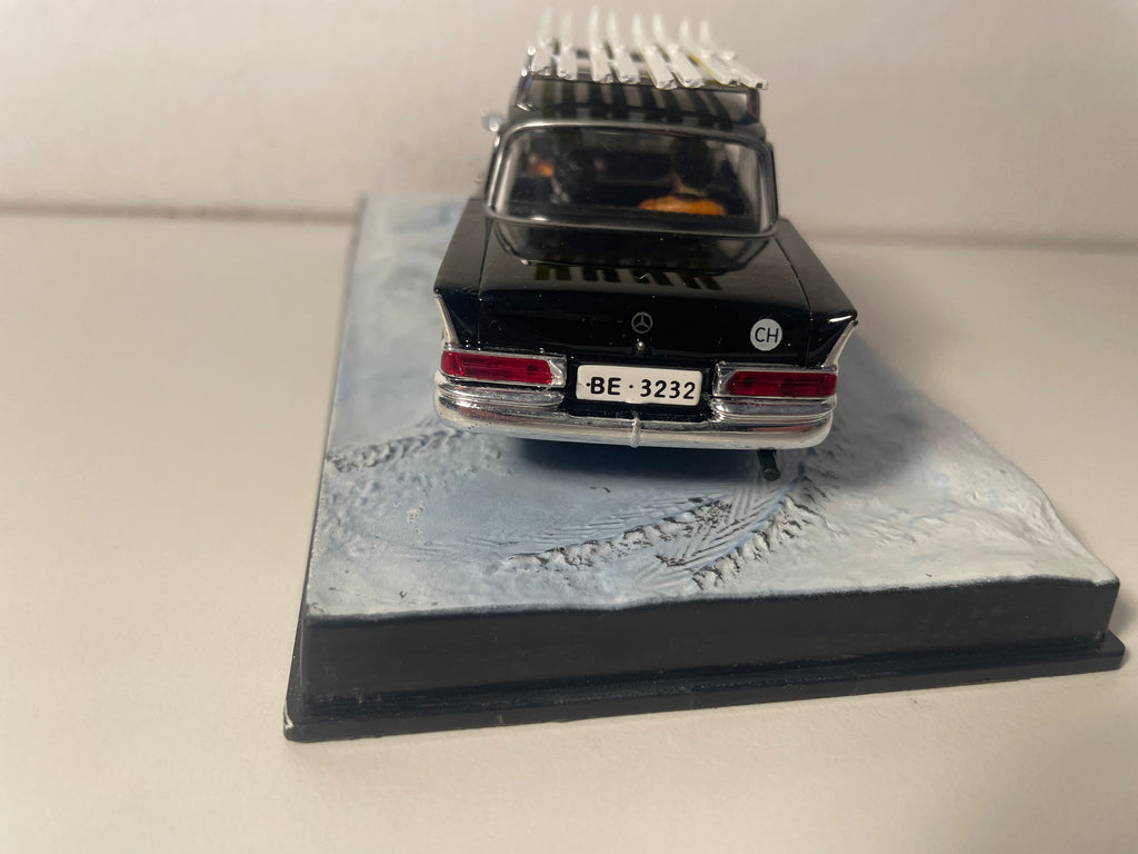 Mercedes-Benz 220S noire - JAMES BOND - AU SERVICE SECRET DE SA MAJESTE (On her majesty's secret service)