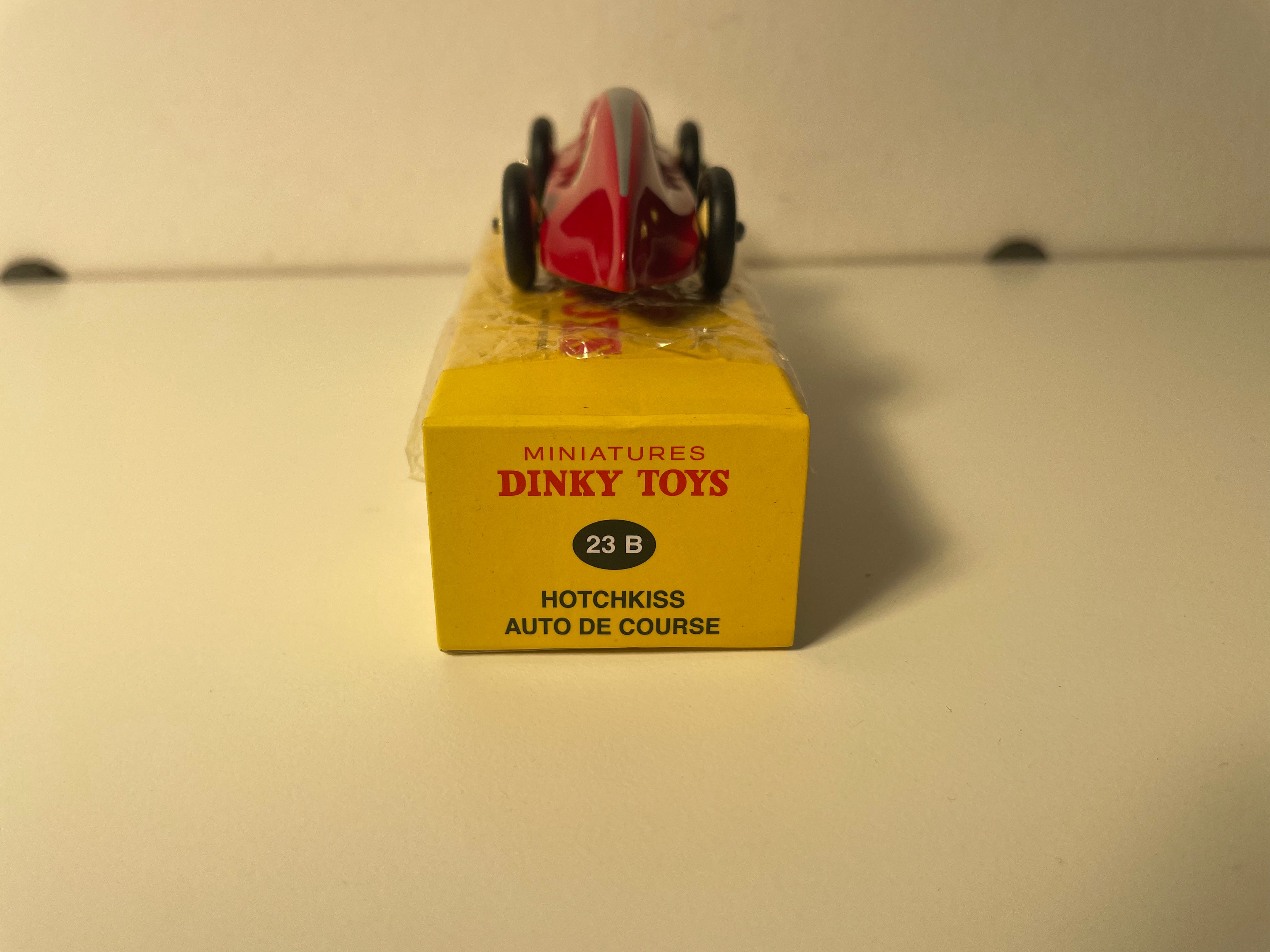 Macchina da corsa rossa Hotchkiss Dinky-Toys (Edizioni Atlas)