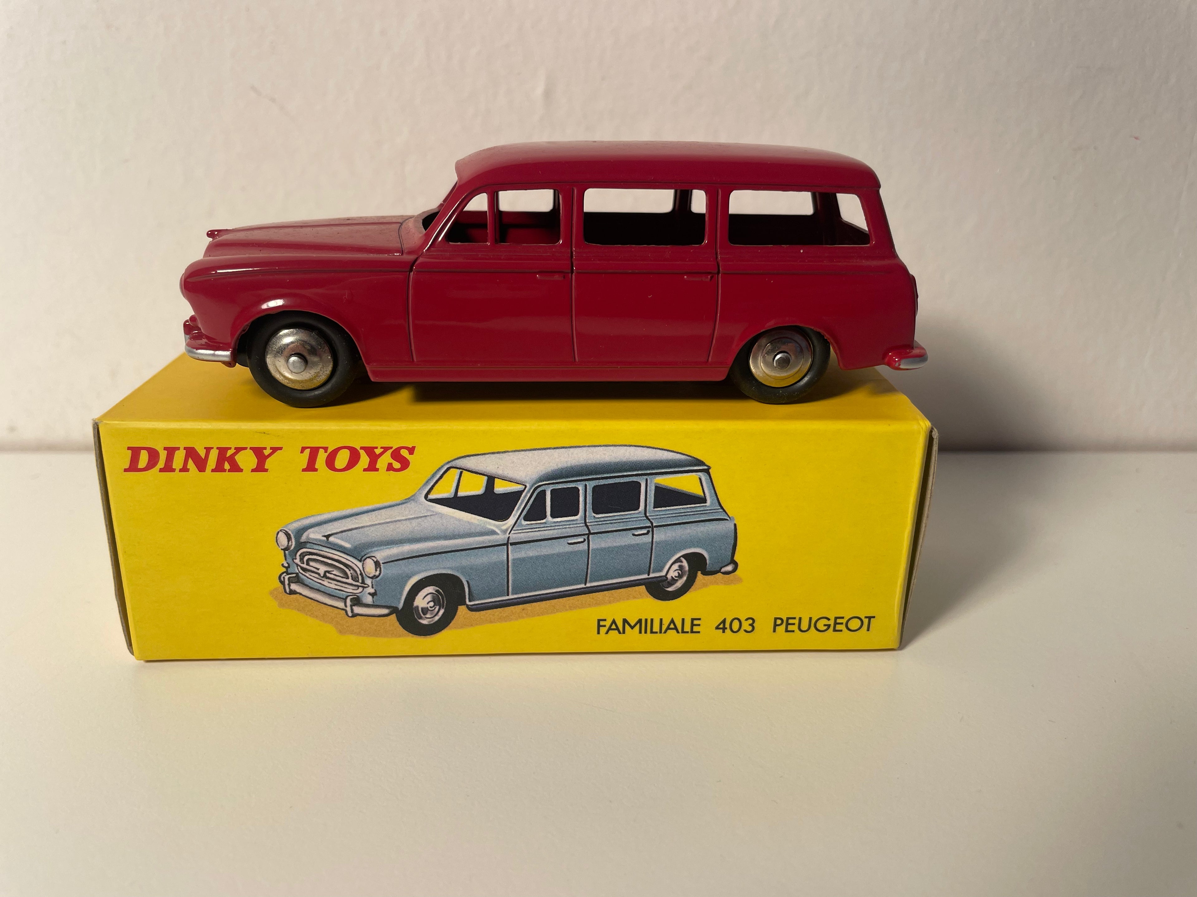 Peugeot 403 gezinsauto bordeauxrood Dinky-Toys (Editions Atlas)