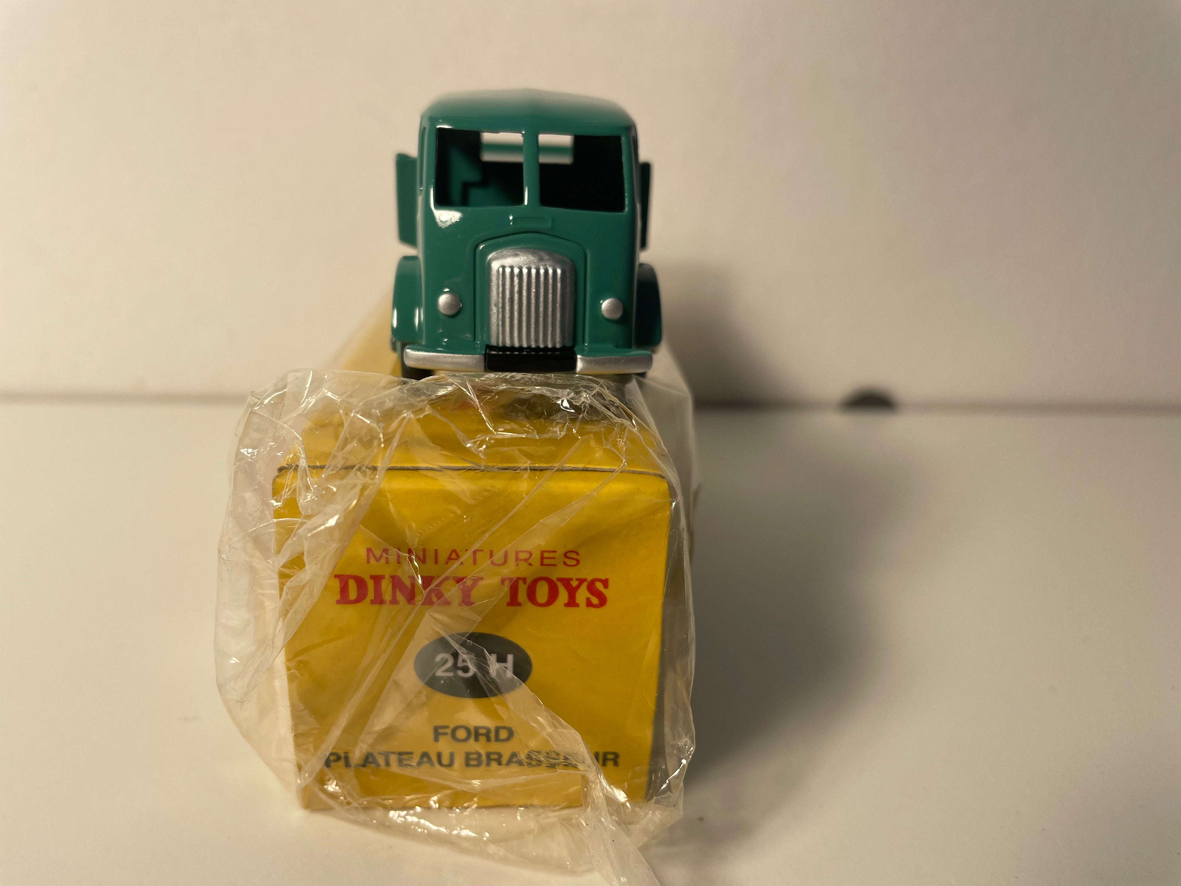 Camión hormigonera Ford verde de Dinky-Toys (Ediciones Atlas)