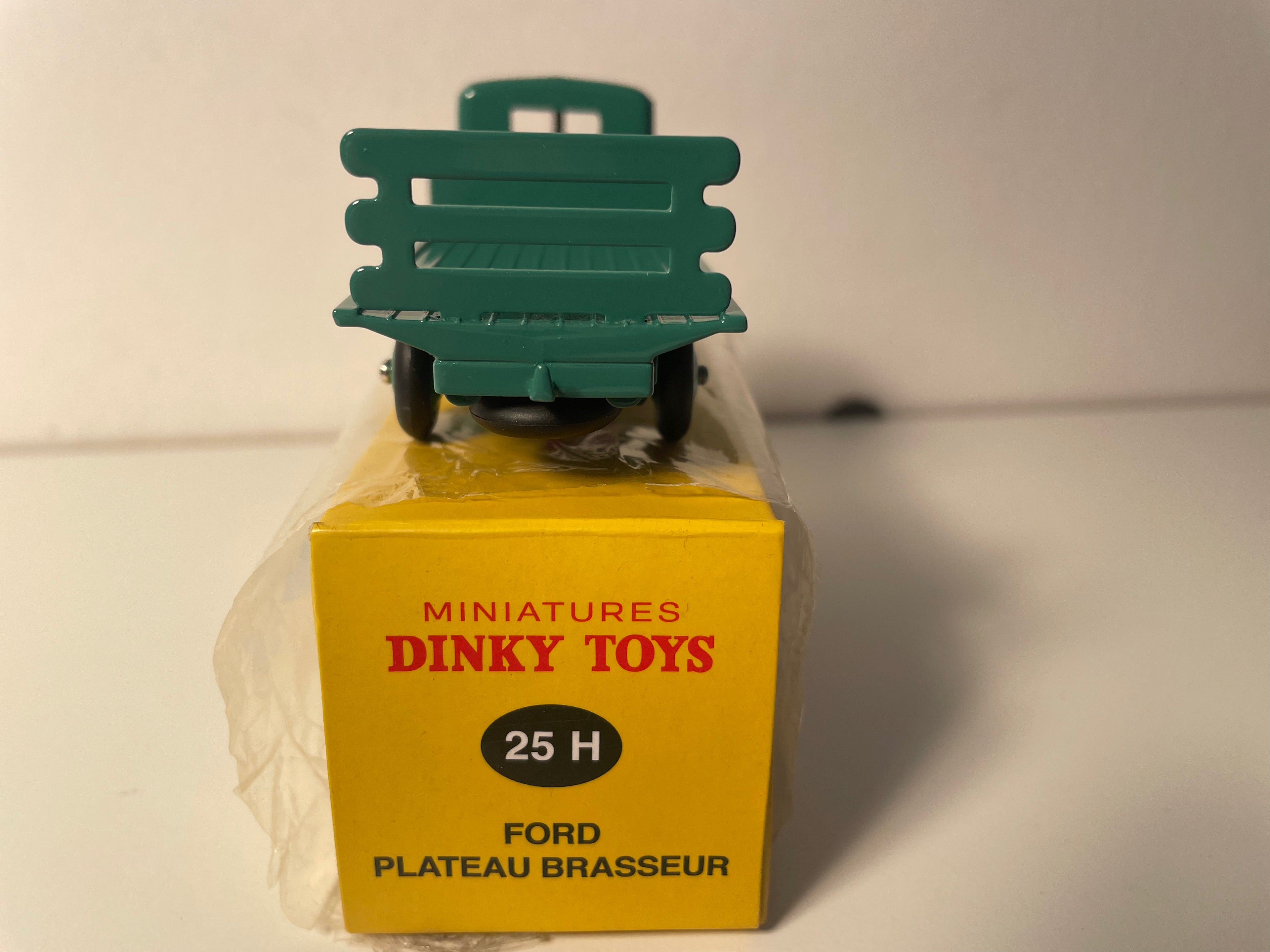 Camión hormigonera Ford verde de Dinky-Toys (Ediciones Atlas)