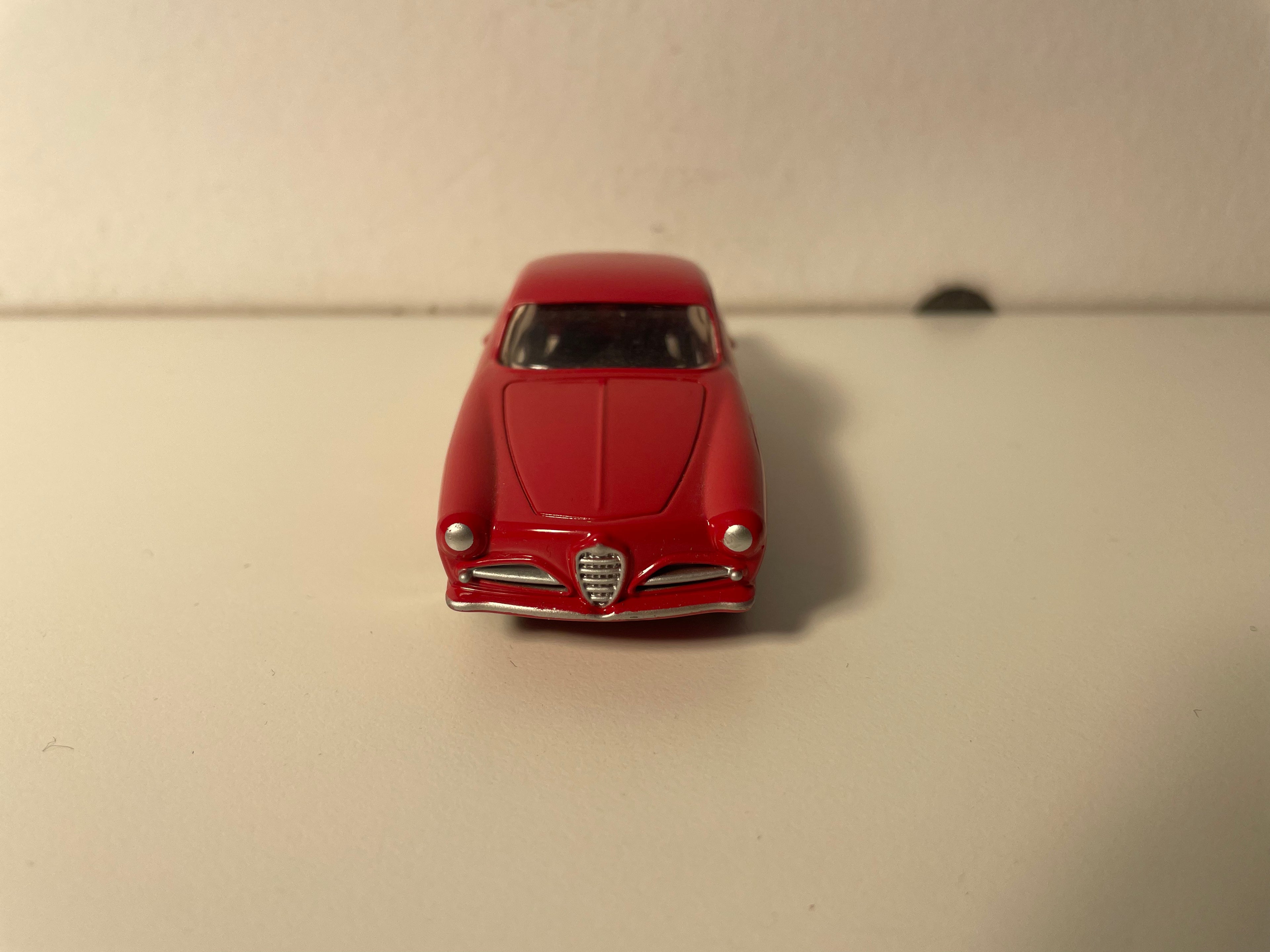 Alfa Romeo coupé rossa Dinky-Toys (Edizioni Atlas)