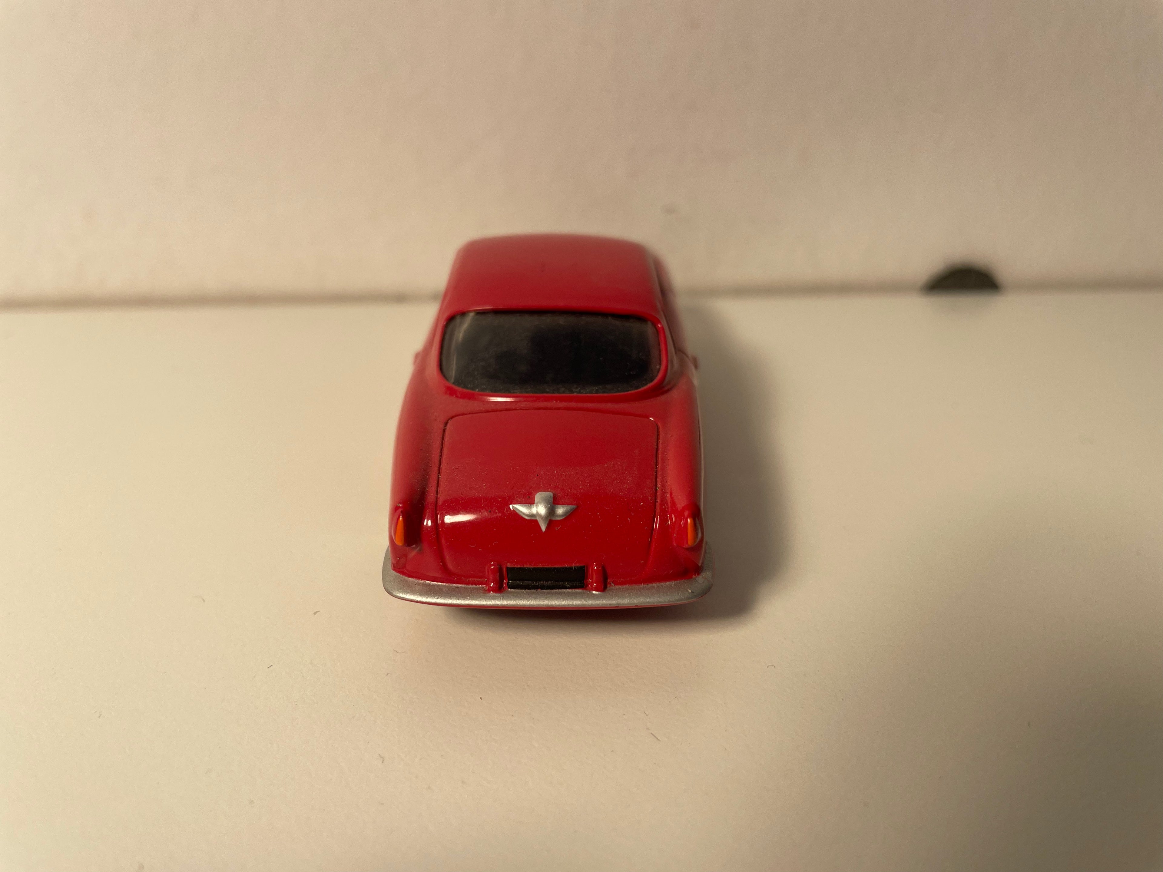Alfa Romeo coupé rossa Dinky-Toys (Edizioni Atlas)