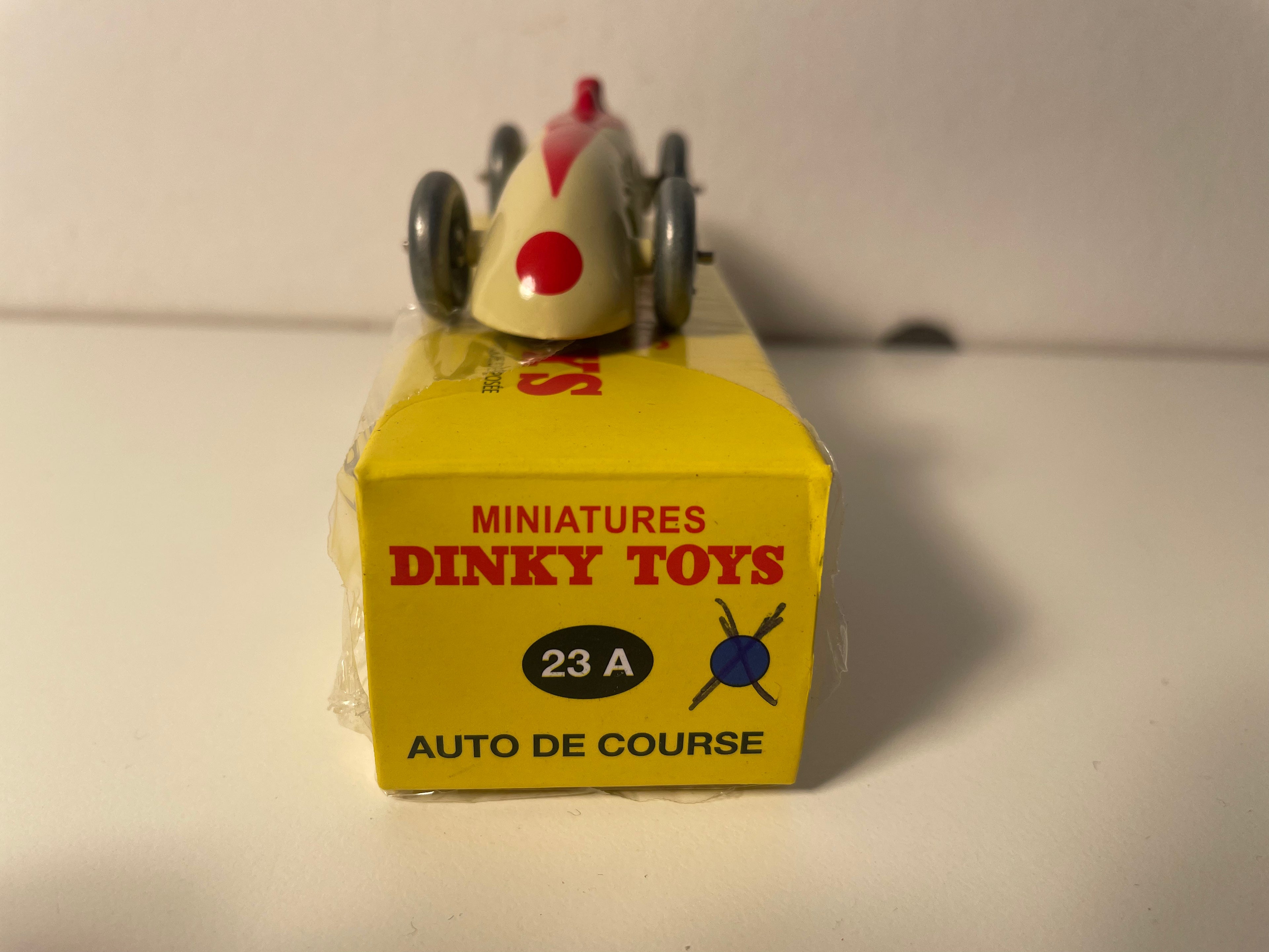 Samochód wyścigowy Dinky-Toys Red and Cream (Atlas Editions)