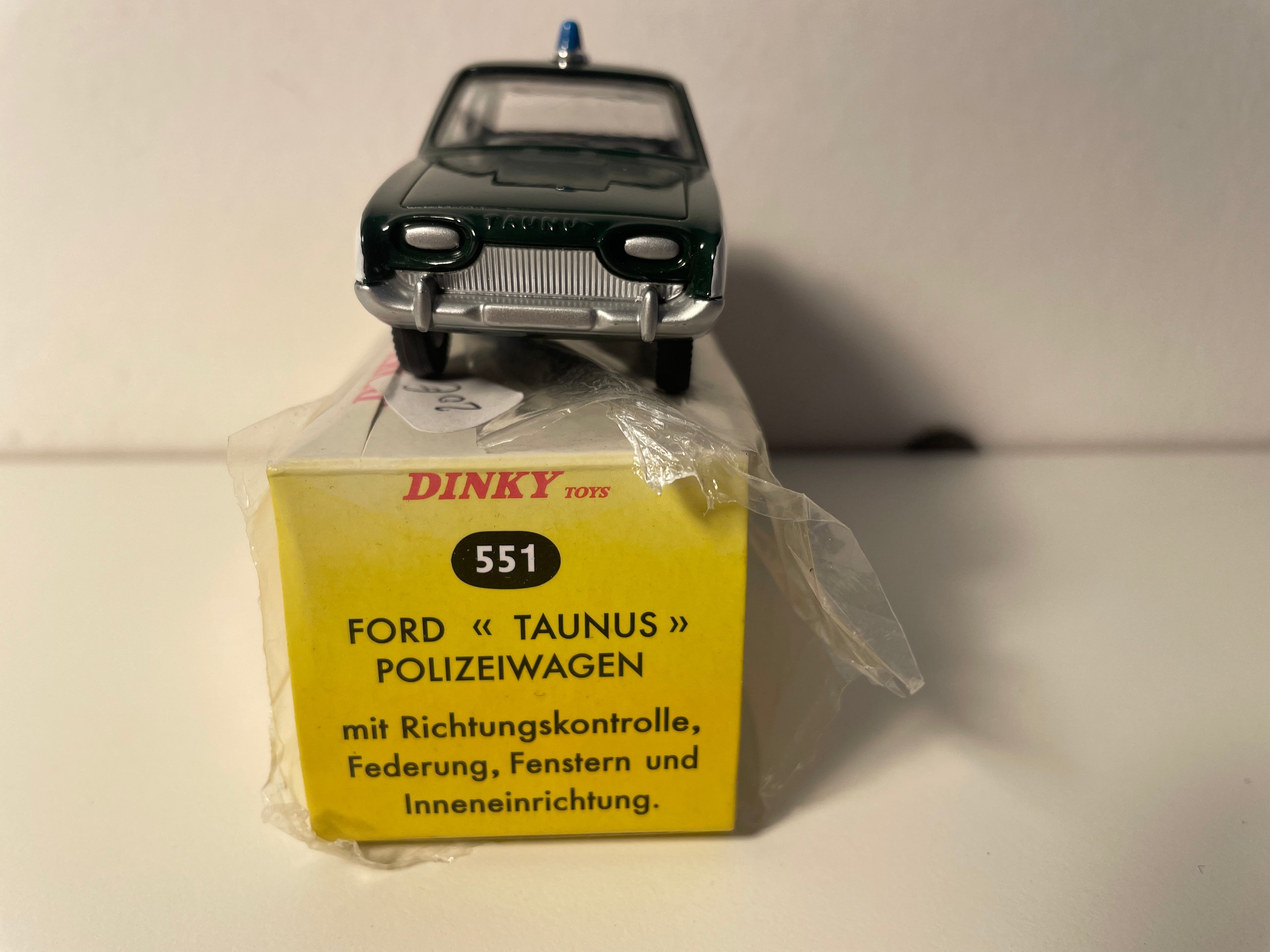 Ford Taunus Policía Dinky-Toys verde y blanco (Ediciones Atlas)